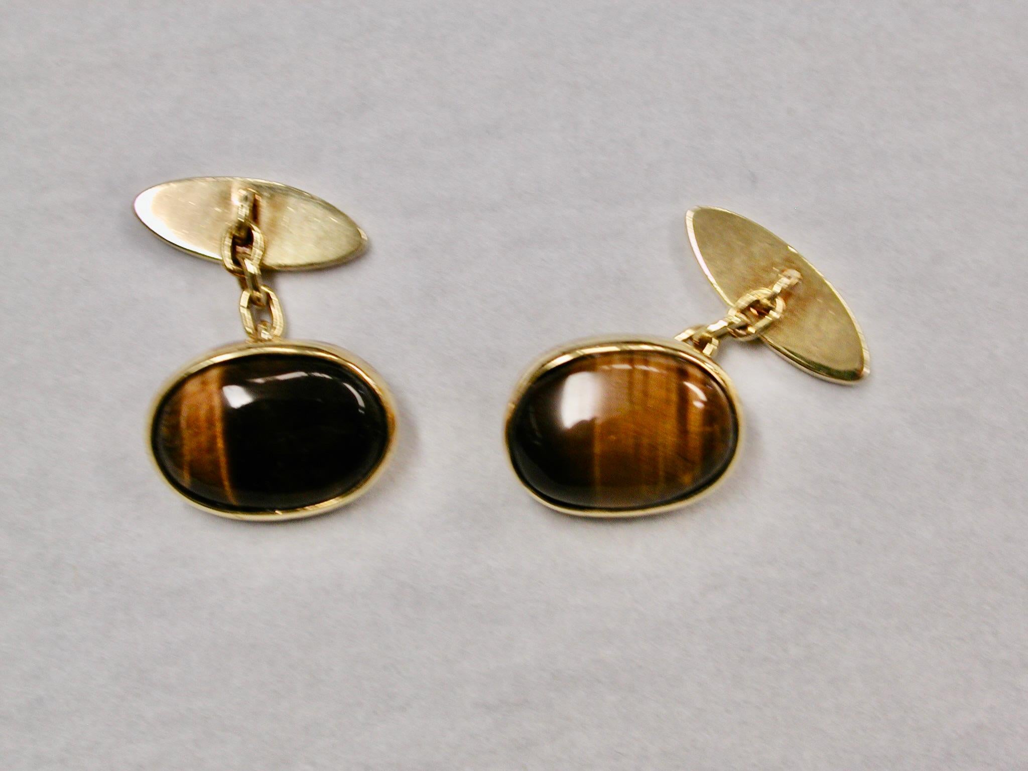 Coppia di gemelli in 9ct e occhio di tigre datati circa 1950 in vendita 1