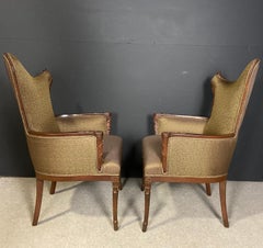 Paire de fauteuils sculptés Hollywood Regency