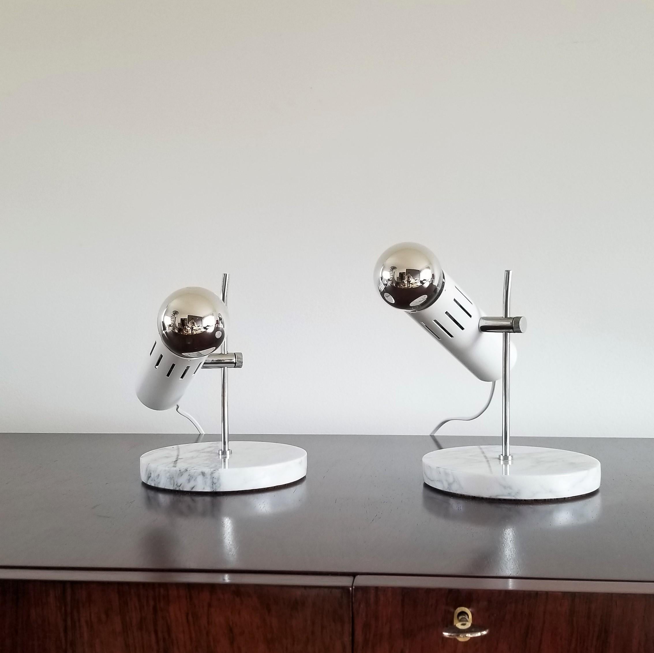 Pareja de lámparas de mesa A4 de Alain Richard, Francia, años 60 mediados del siglo XX en venta