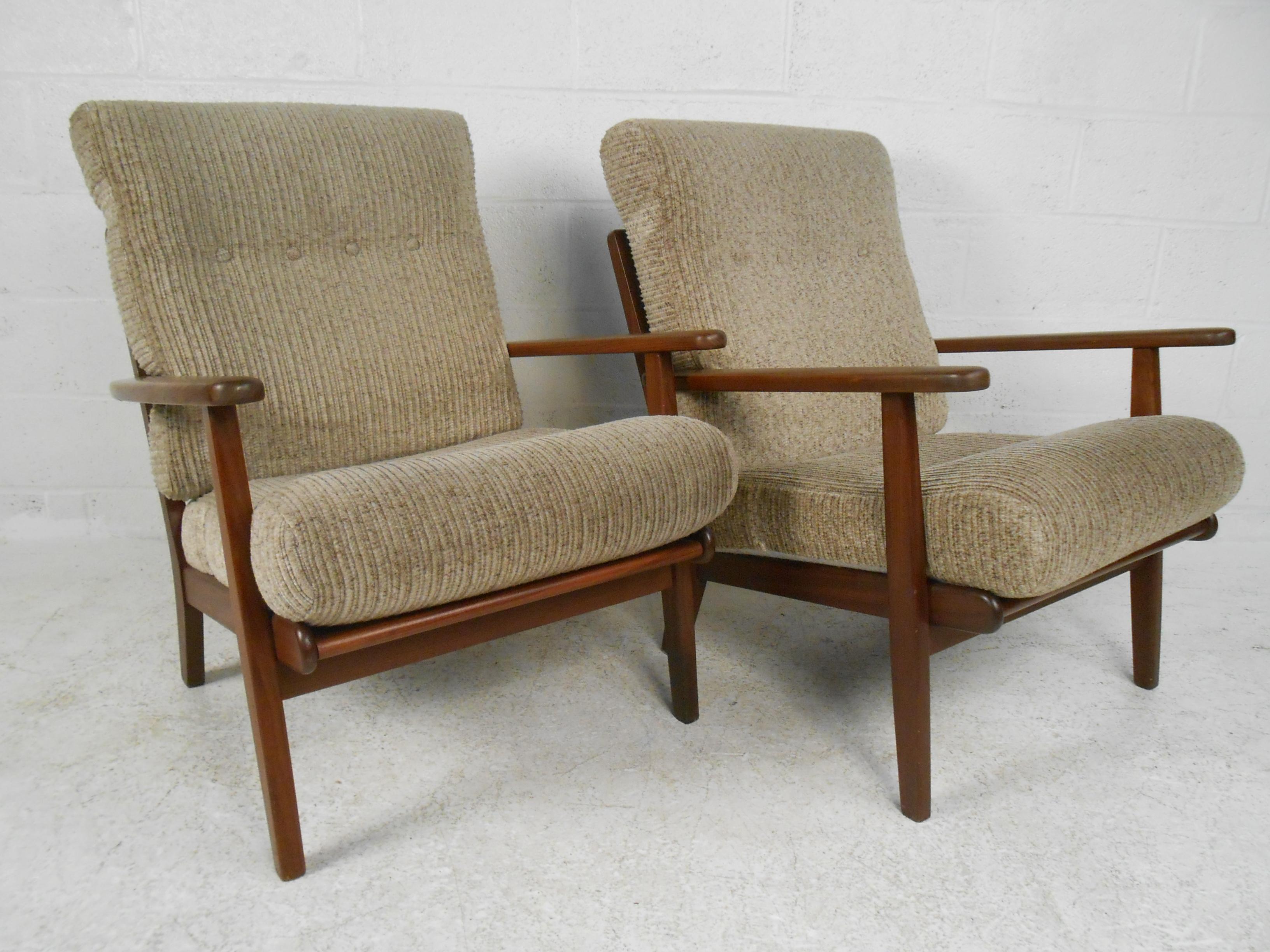 Pair of Aage Pedersen Lounge Chairs for GETAMA In Good Condition In Brooklyn, NY