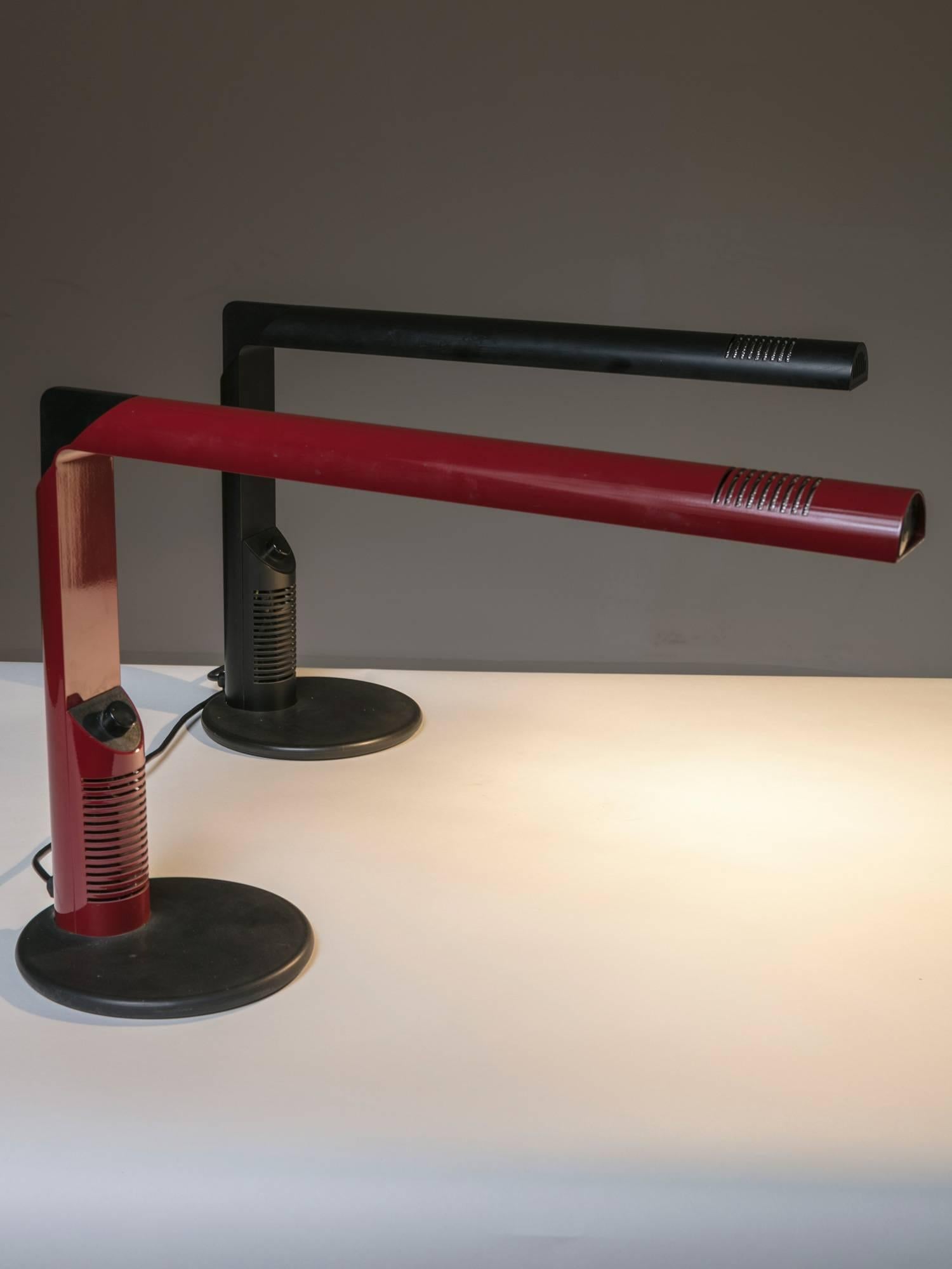 Abele table lamp with dimmer by Gianfranco Frattini for Luci.
Red lacquered aluminium and halogen light.