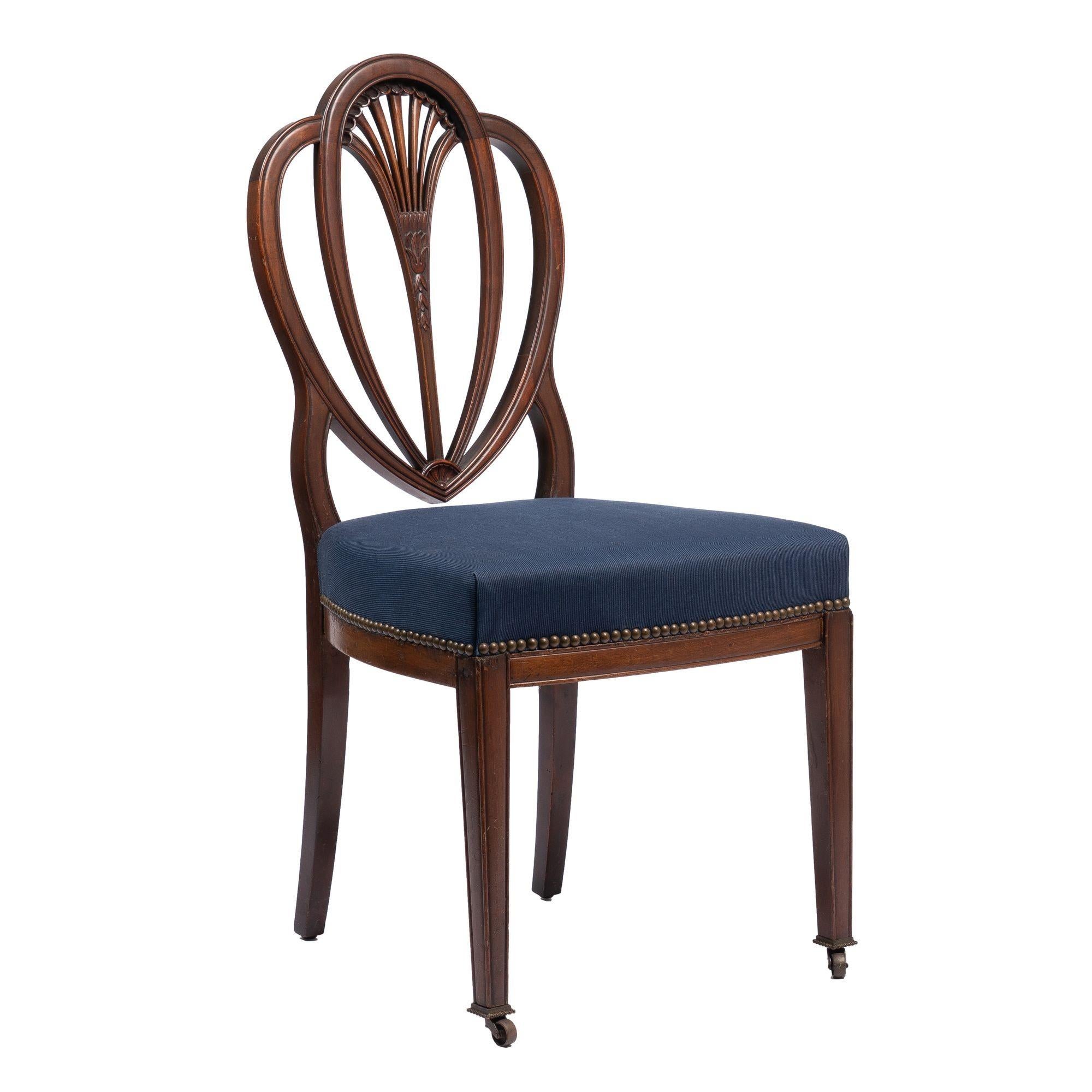 Pair of Academic Revival Federal Mahogany Heart Back Side Chairs, 1900-25 For Sale 3