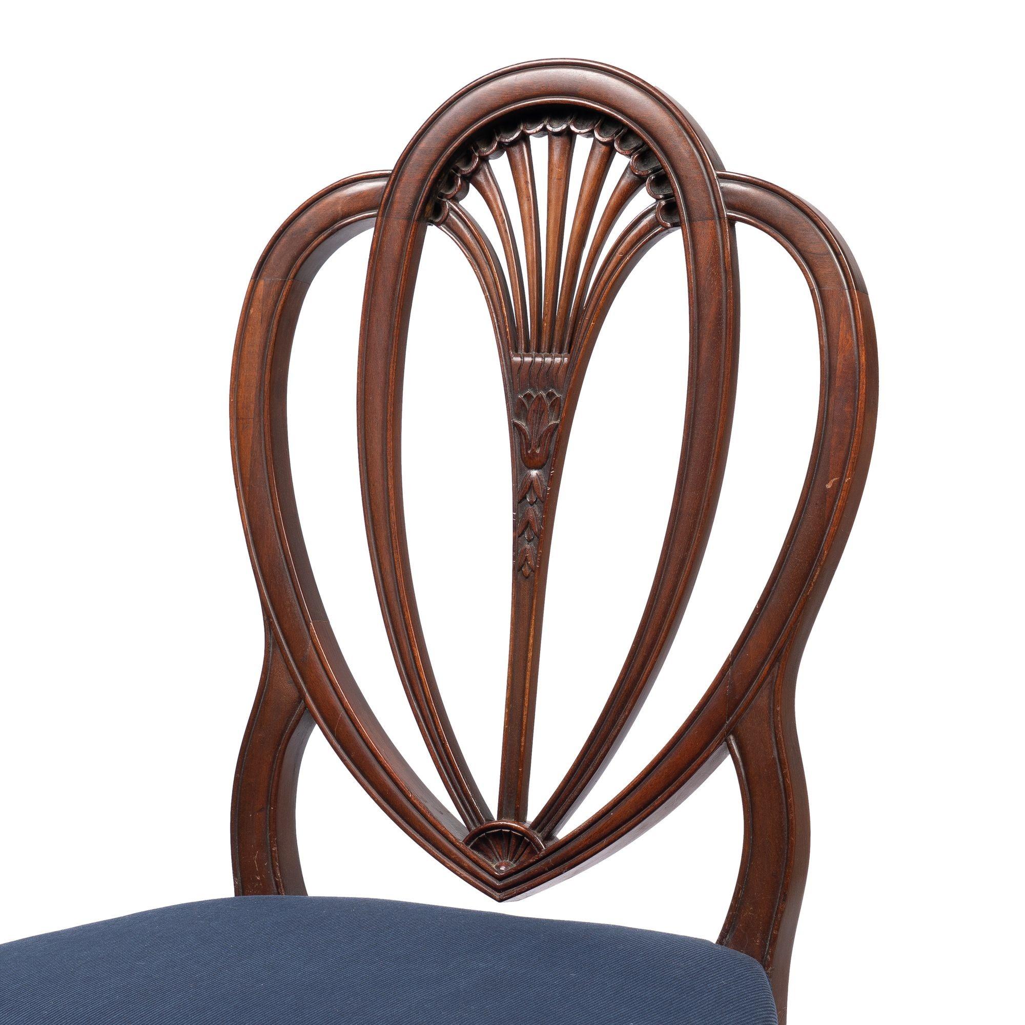 Pair of Academic Revival Federal Mahogany Heart Back Side Chairs, 1900-25 For Sale 5