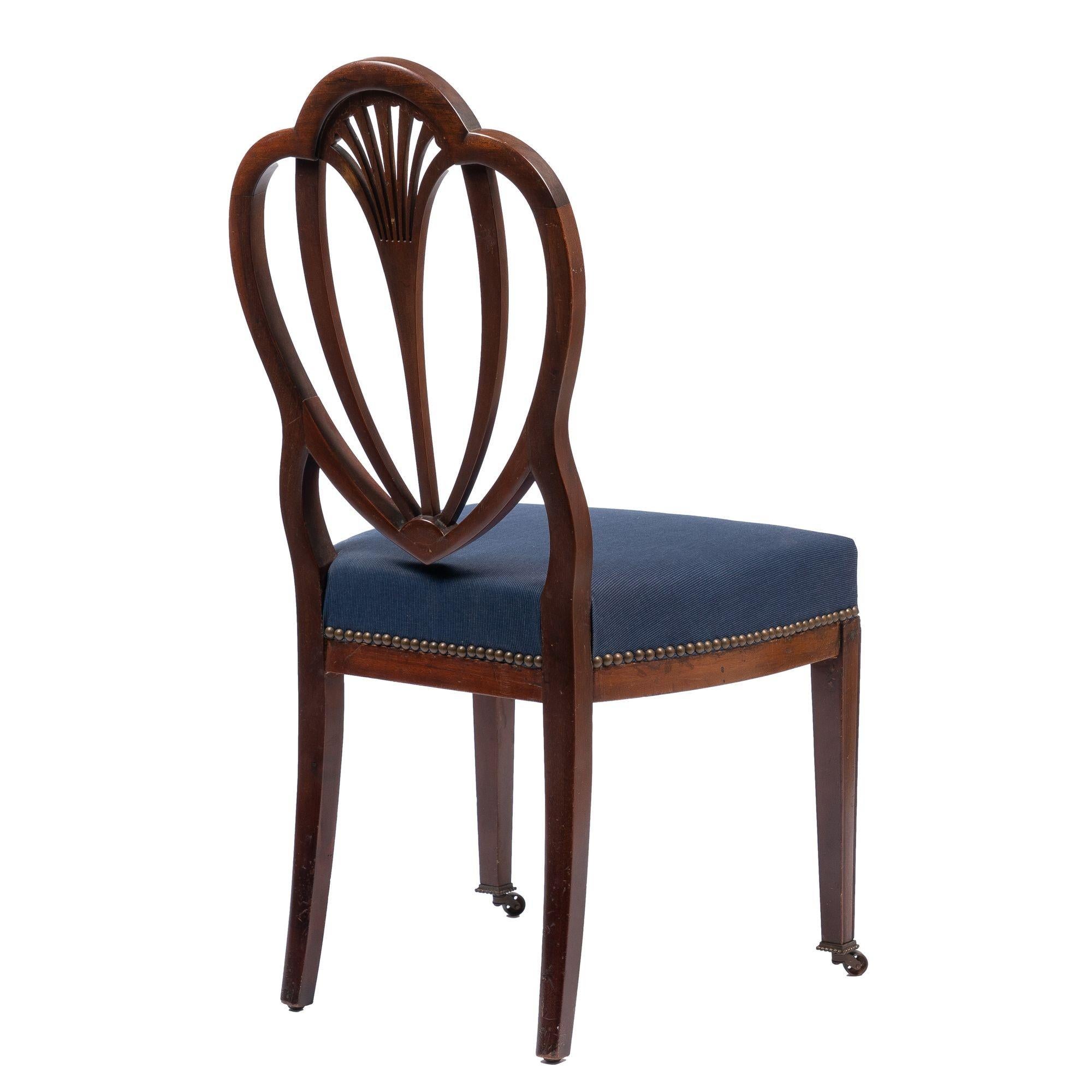 Pair of Academic Revival Federal Mahogany Heart Back Side Chairs, 1900-25 For Sale 1