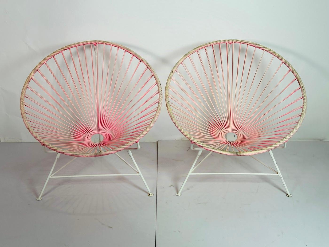 La chaise Acapulco d'Innit Designs est cool à plus d'un titre. Inspiré du design original des années 1950, il est doté d'un siège en vinyle tissé ouvert et aéré, mais ergonomique et offrant un bon soutien, inspiré des techniques traditionnelles de