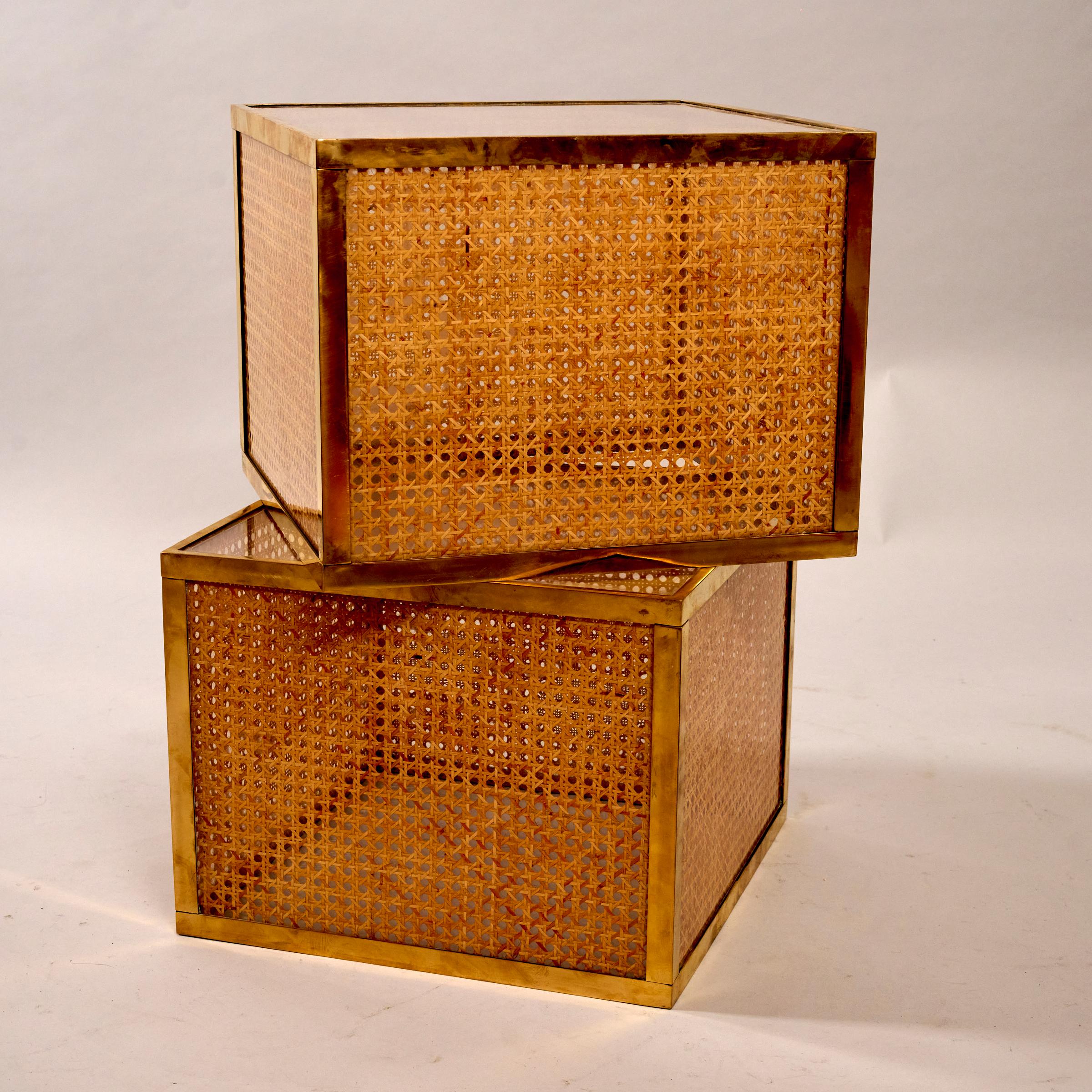 Late 20th Century Pair of Acrylic and rattan cube tables For Sale