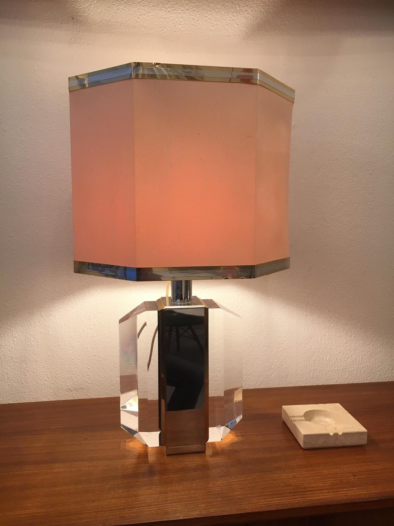 Pair of Acrylic, Brass and Chrome Table Lamp, circa 1970 For Sale 3
