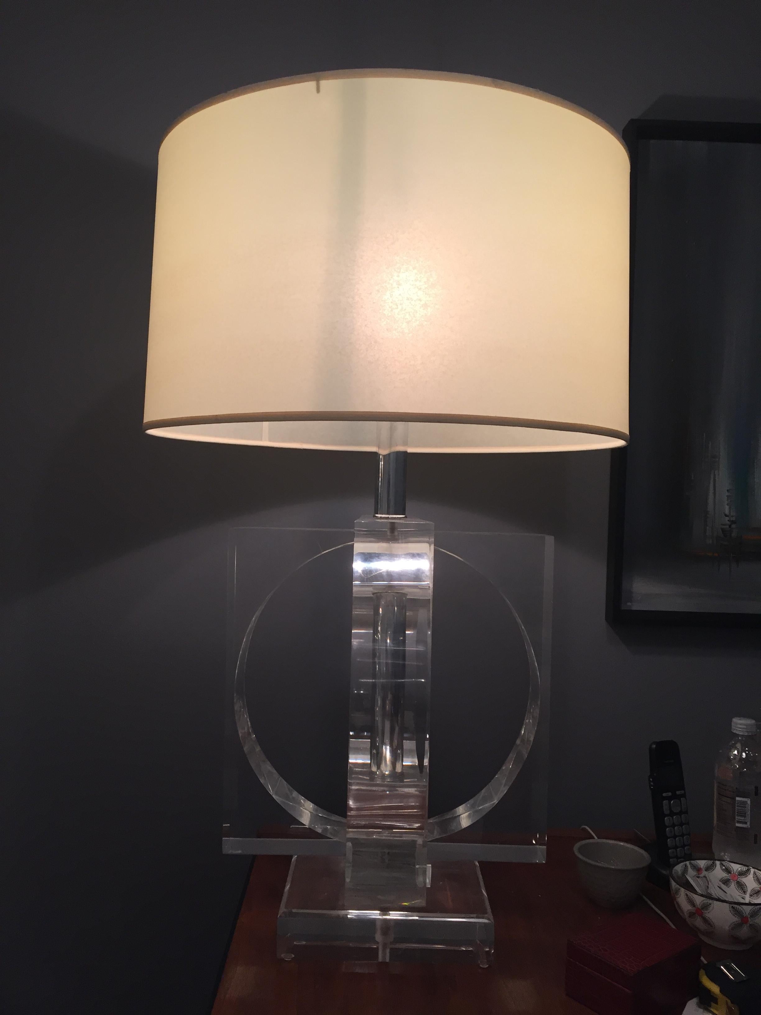 Mid-Century Modern Pair of Acrylic Cutout Lamps For Sale