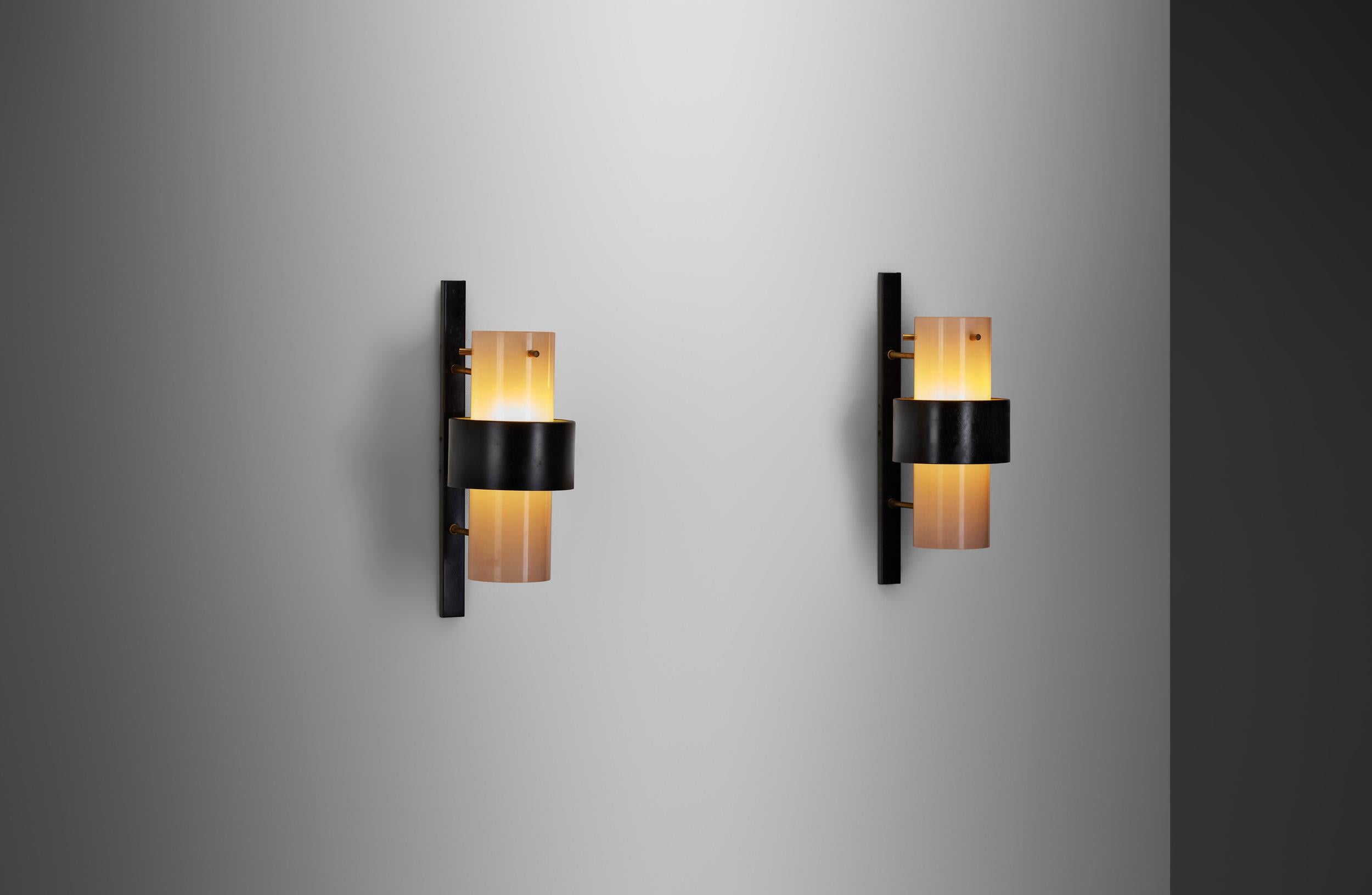 Mid-20th Century Pair of Acrylic Glass Wall Sconces by Maison Lunel, France 1950s For Sale