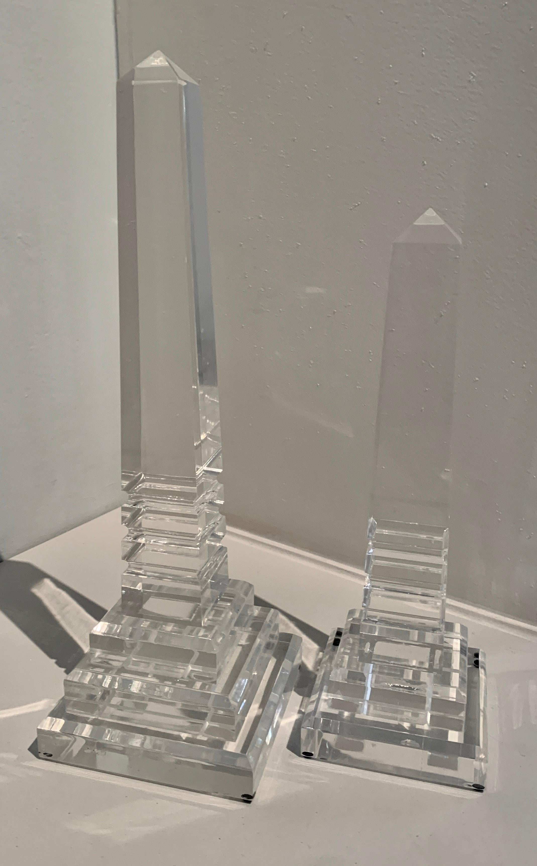 Pair of Acrylic Obelisks In Good Condition For Sale In Los Angeles, CA
