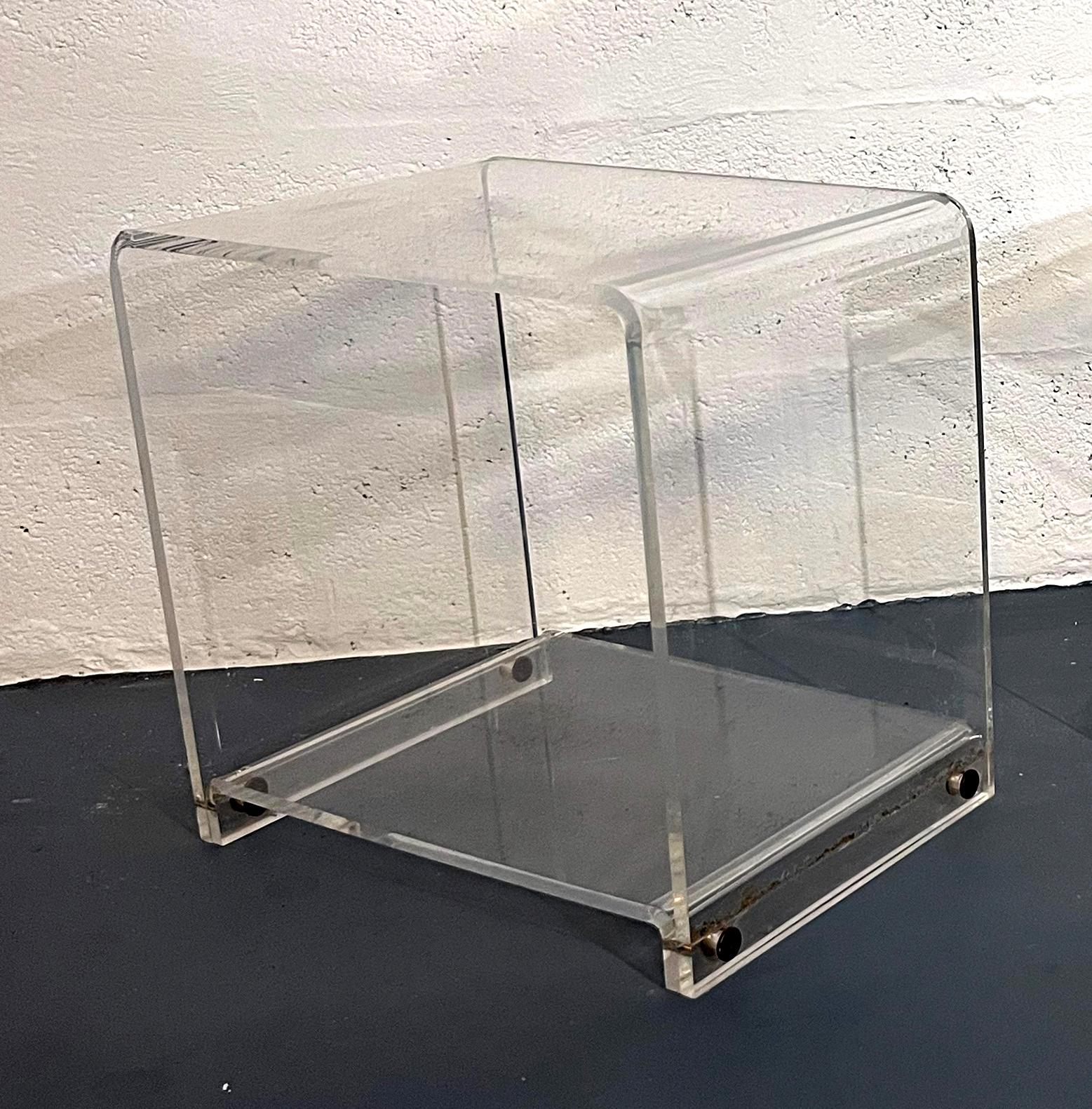 Mid-Century Modern Pair of Acrylic Side Tables in the Style of “Les Invisibles du Marais”, 1970s For Sale
