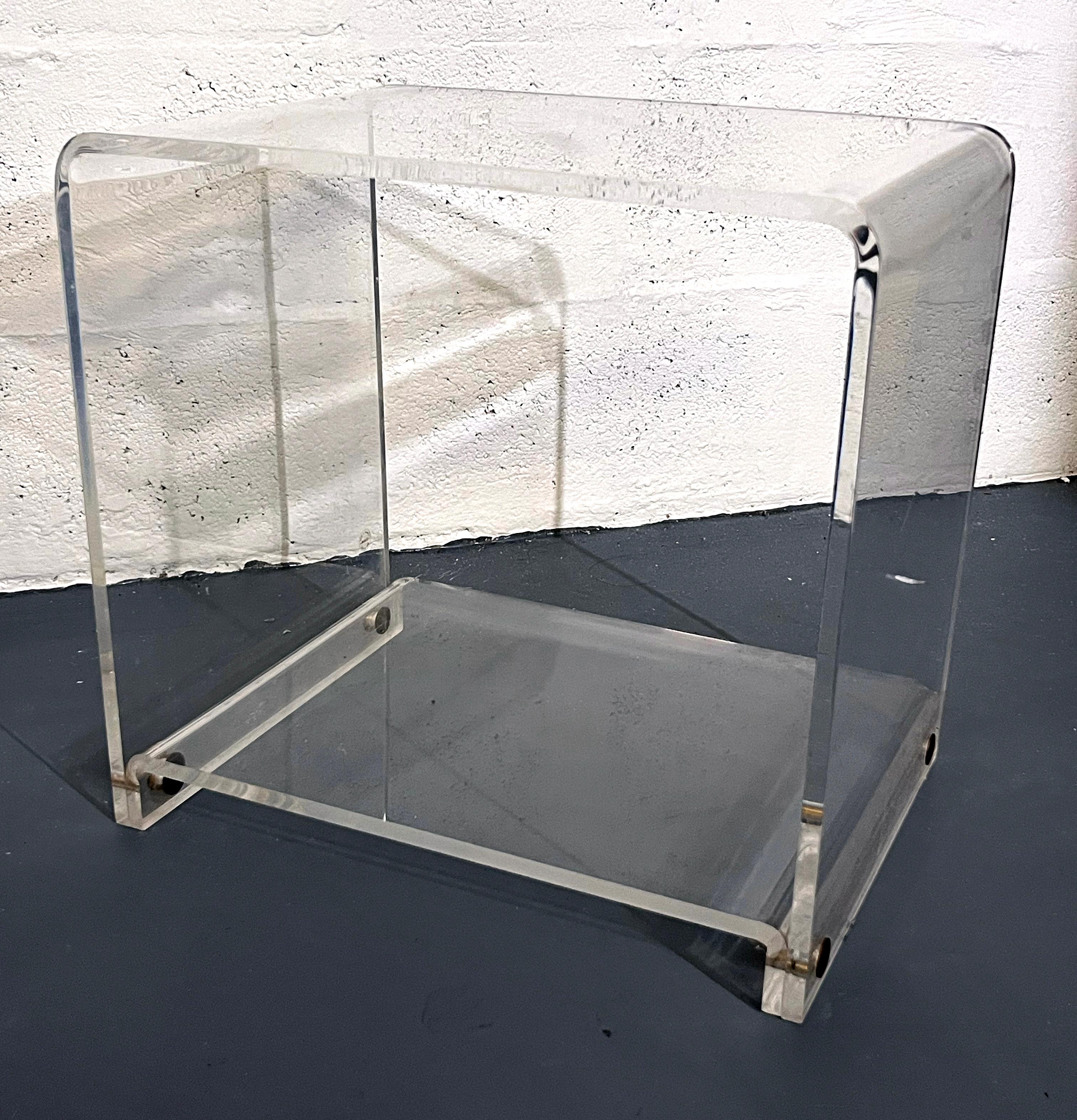Pair of Acrylic Side Tables in the Style of “Les Invisibles du Marais”, 1970s For Sale 1