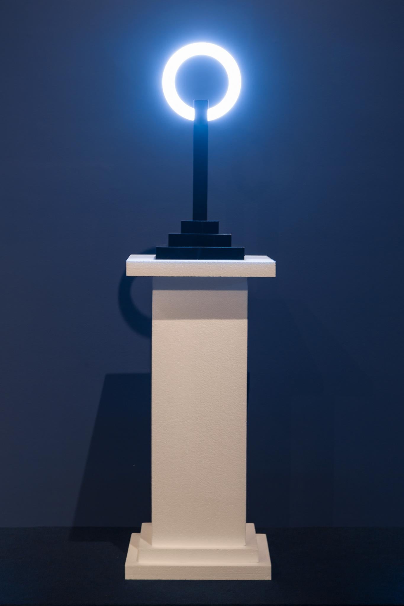 Ein Paar Tischlampen aus Acryl, entworfen von Edgardo Giménez, Argentinien 1968.

Diese Leuchte wurde in Fuera de Caja, dem Designgeschäft von Romero Brest, verkauft und ist ein deutliches Beispiel dafür, dass Edgardo der Grupo Memphis einige