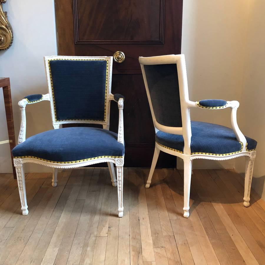Pair of Adam Gessoed Armchairs In Good Condition In New York, NY