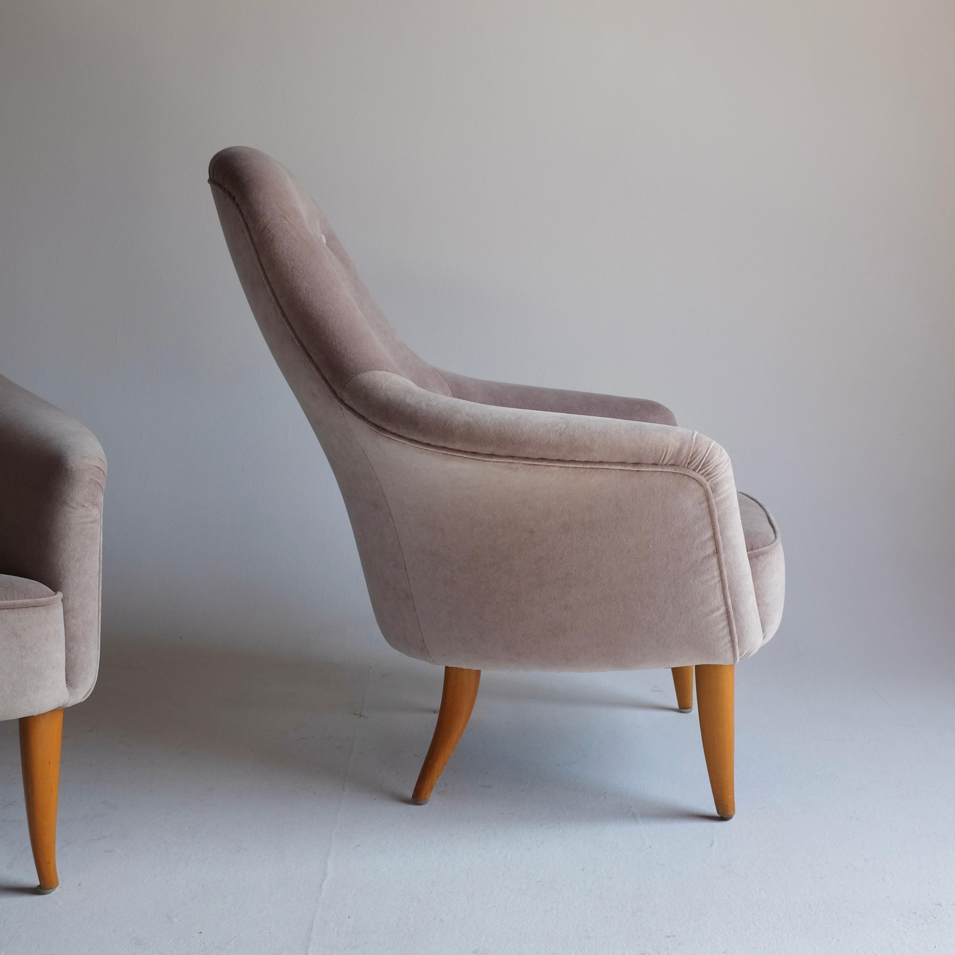 Pair of Adam Lounge Chairs by Kerstin Hörlin-Holmquist In Good Condition For Sale In Brooklyn, NY