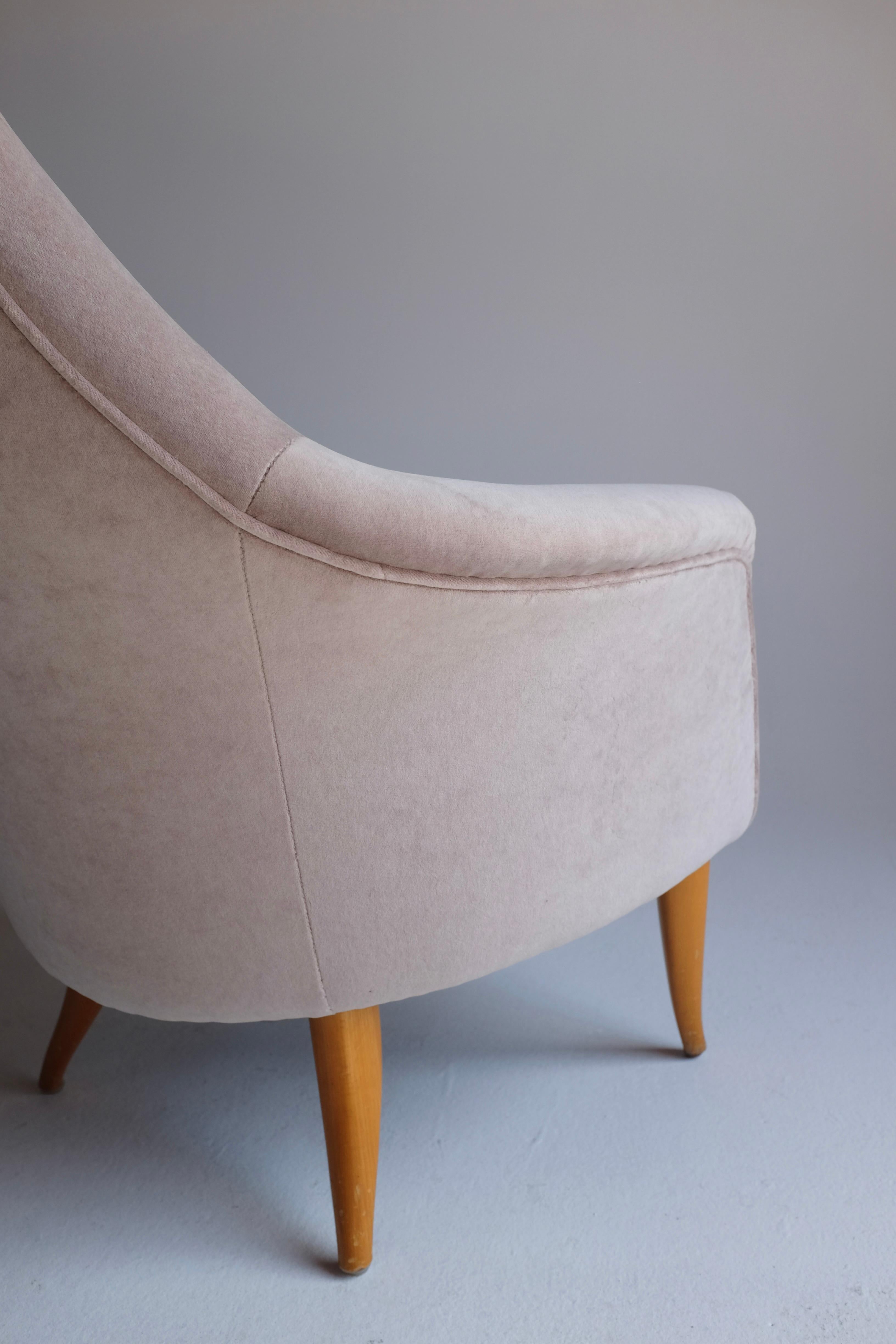 Ein Paar Adam Lounge Chairs von Kerstin Hörlin-Holmquist im Angebot 1