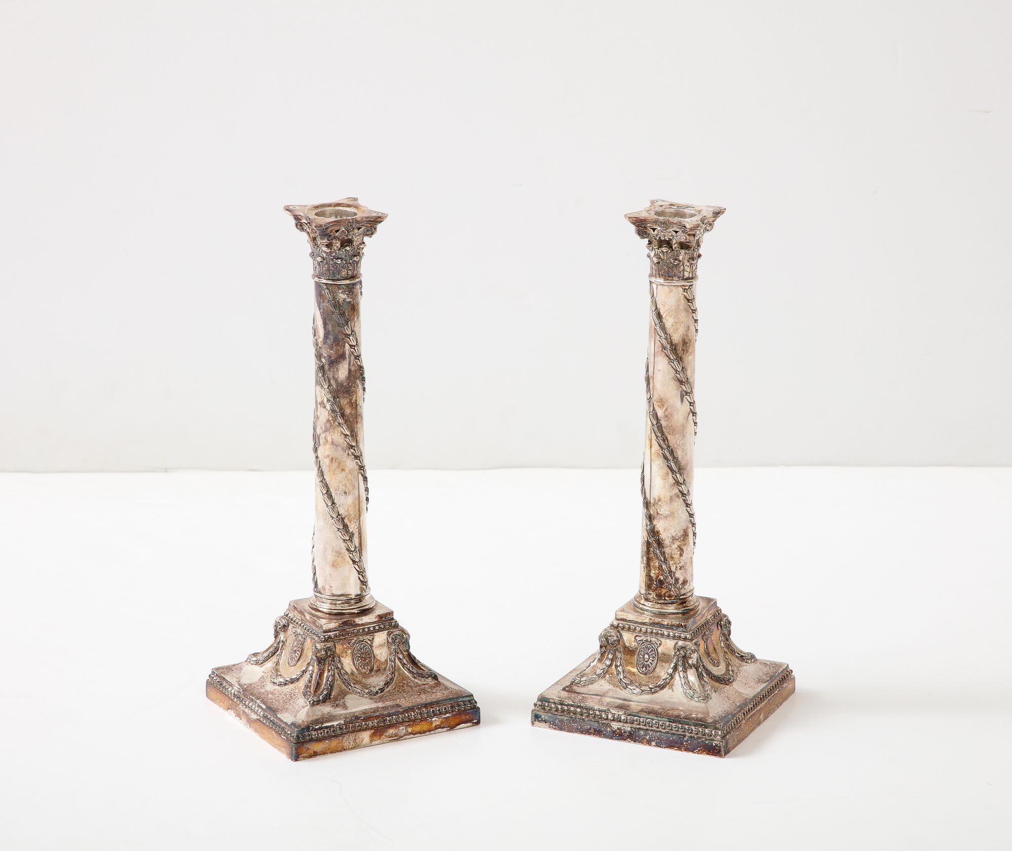 Coppia di candelabri in argento in stile Adams in vendita 6