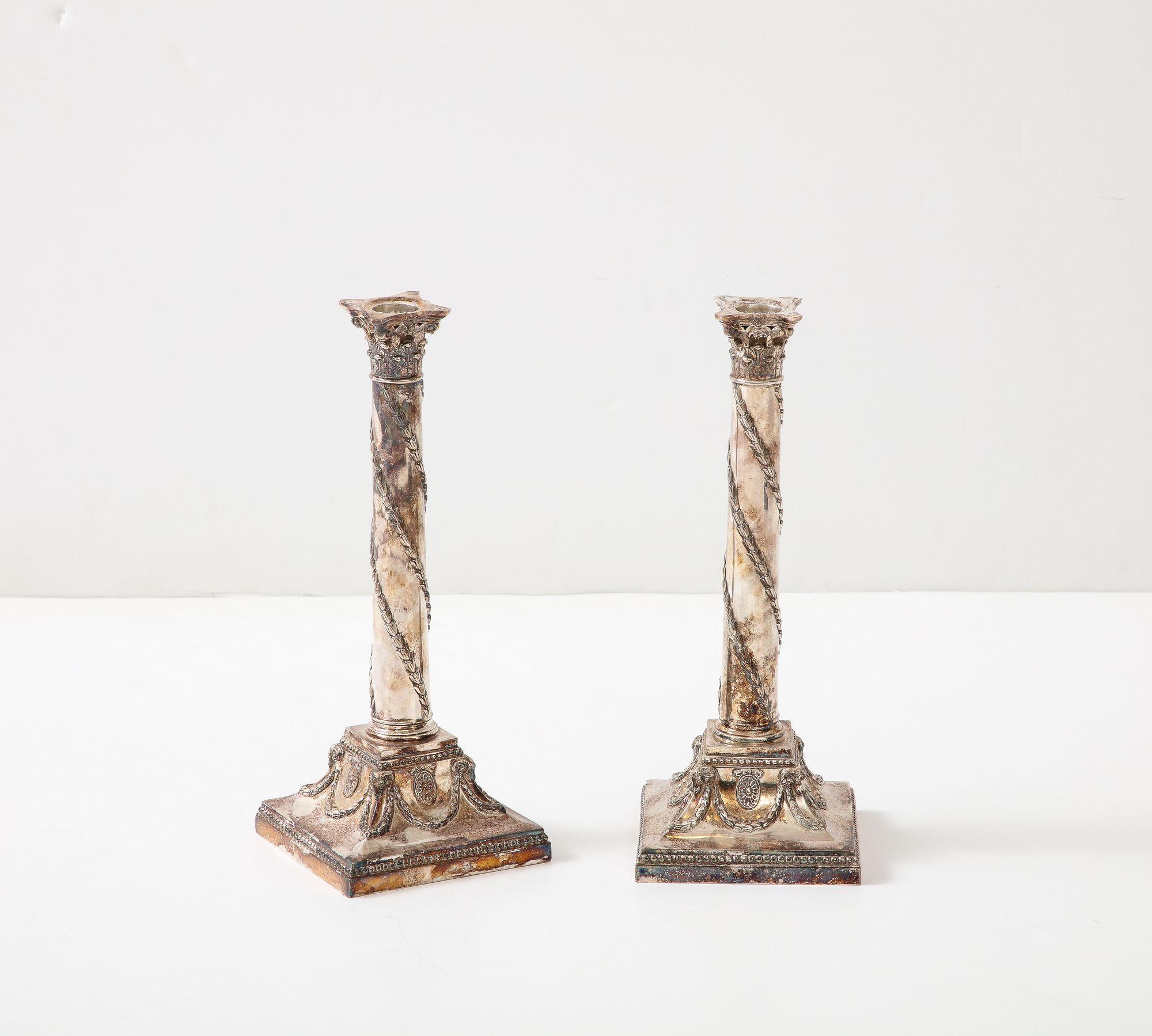 Coppia di candelabri in argento in stile Adams in vendita 7