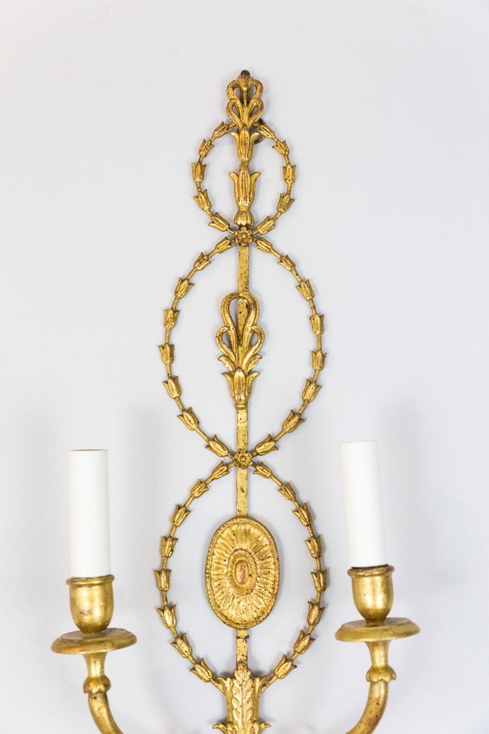 Pair of Adam Style Wall Sconces in Gilt Stucco and Metal, 1950s In Good Condition For Sale In Saint-Ouen, FR