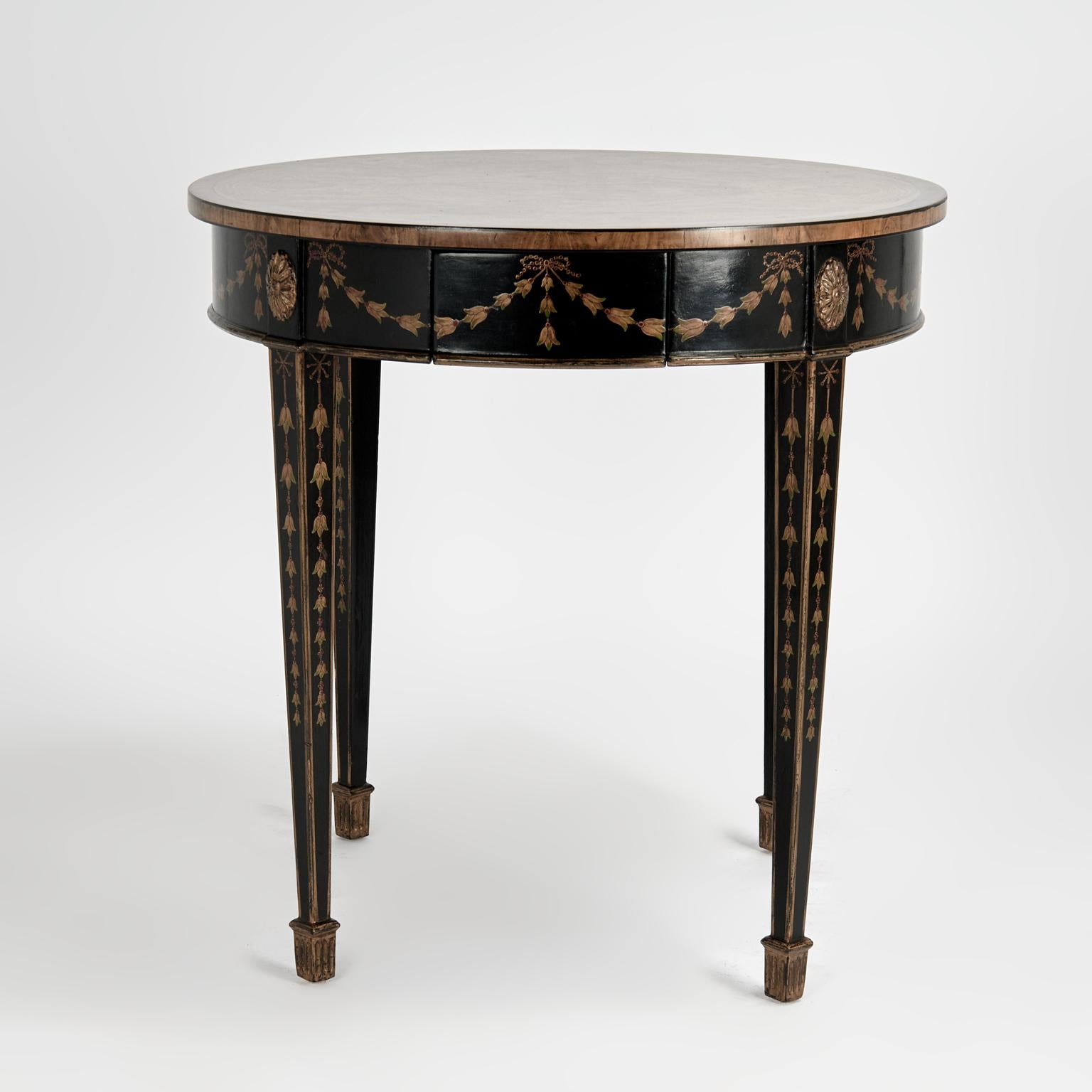 Neoclassico Coppia di tavolini o stand rotondi in stile Adams di Burton-Ching in vendita