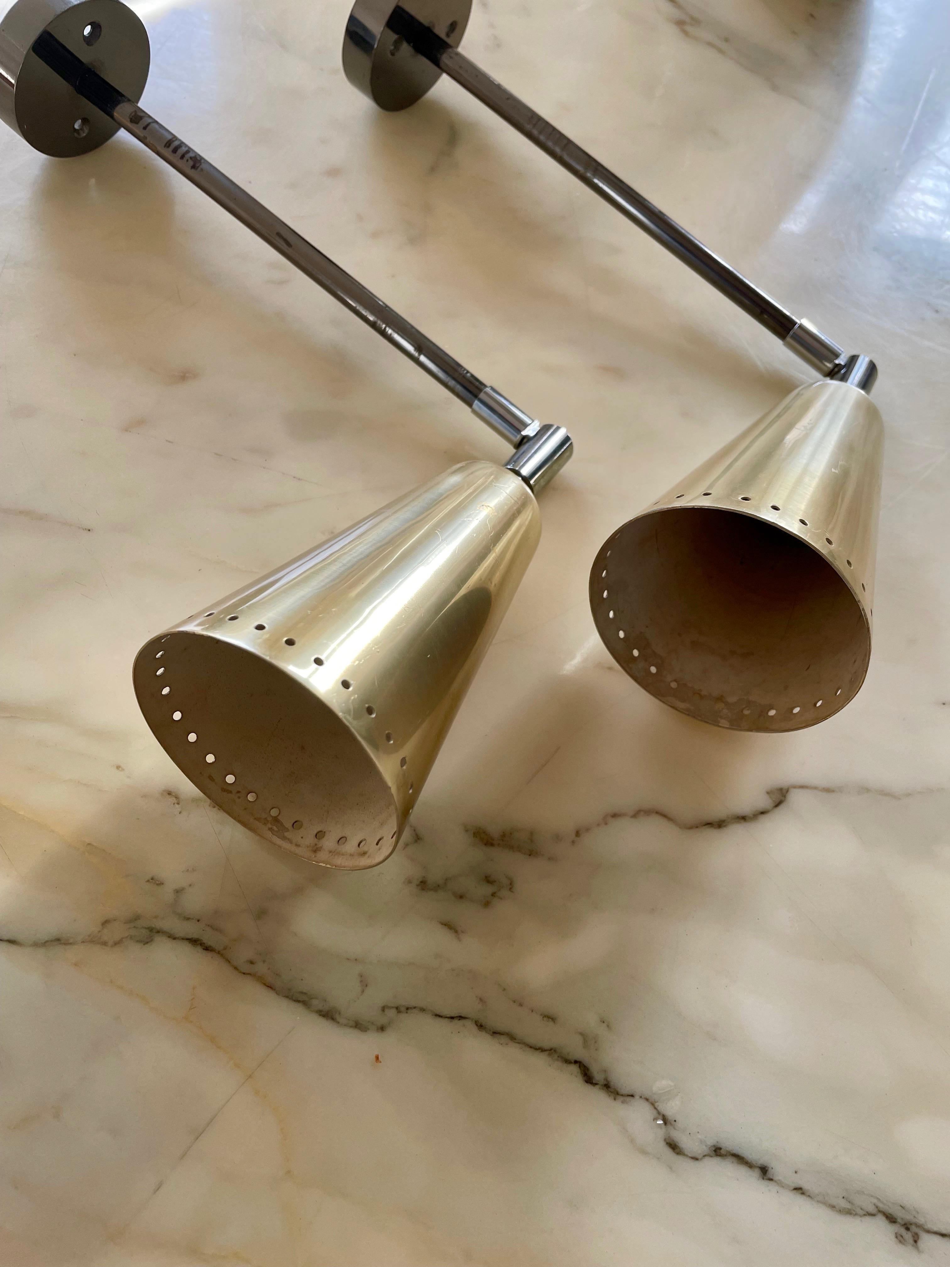 Pair of Adjustable Brass Wall Lights Attributed to Pavoo Tynell, Finland 1955. In Good Condition For Sale In Brussels, BE
