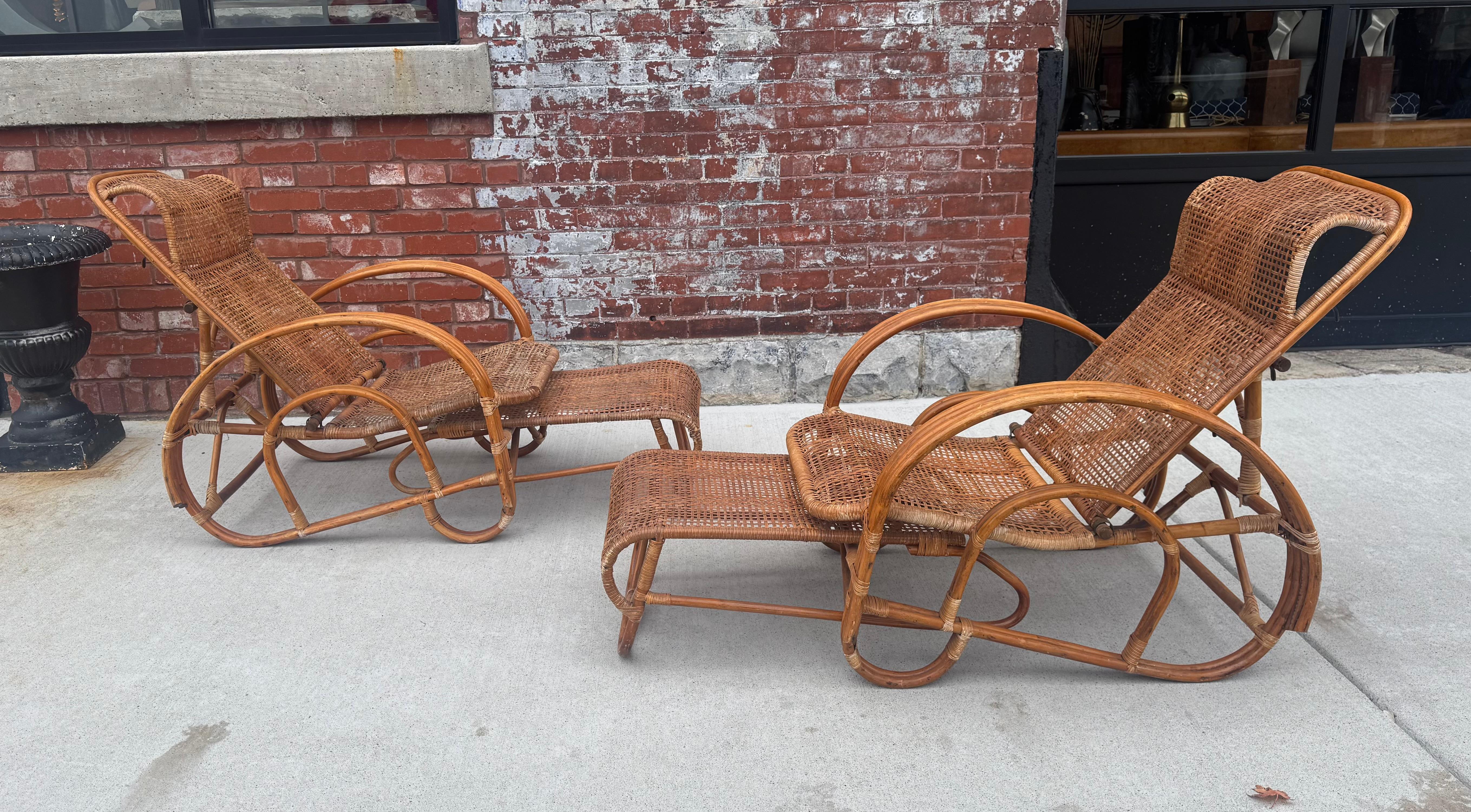 Coppia di sedie a sdraio regolabili/ottomane in vimini e bambù, Italia anni '70 In condizioni buone in vendita a Buffalo, NY