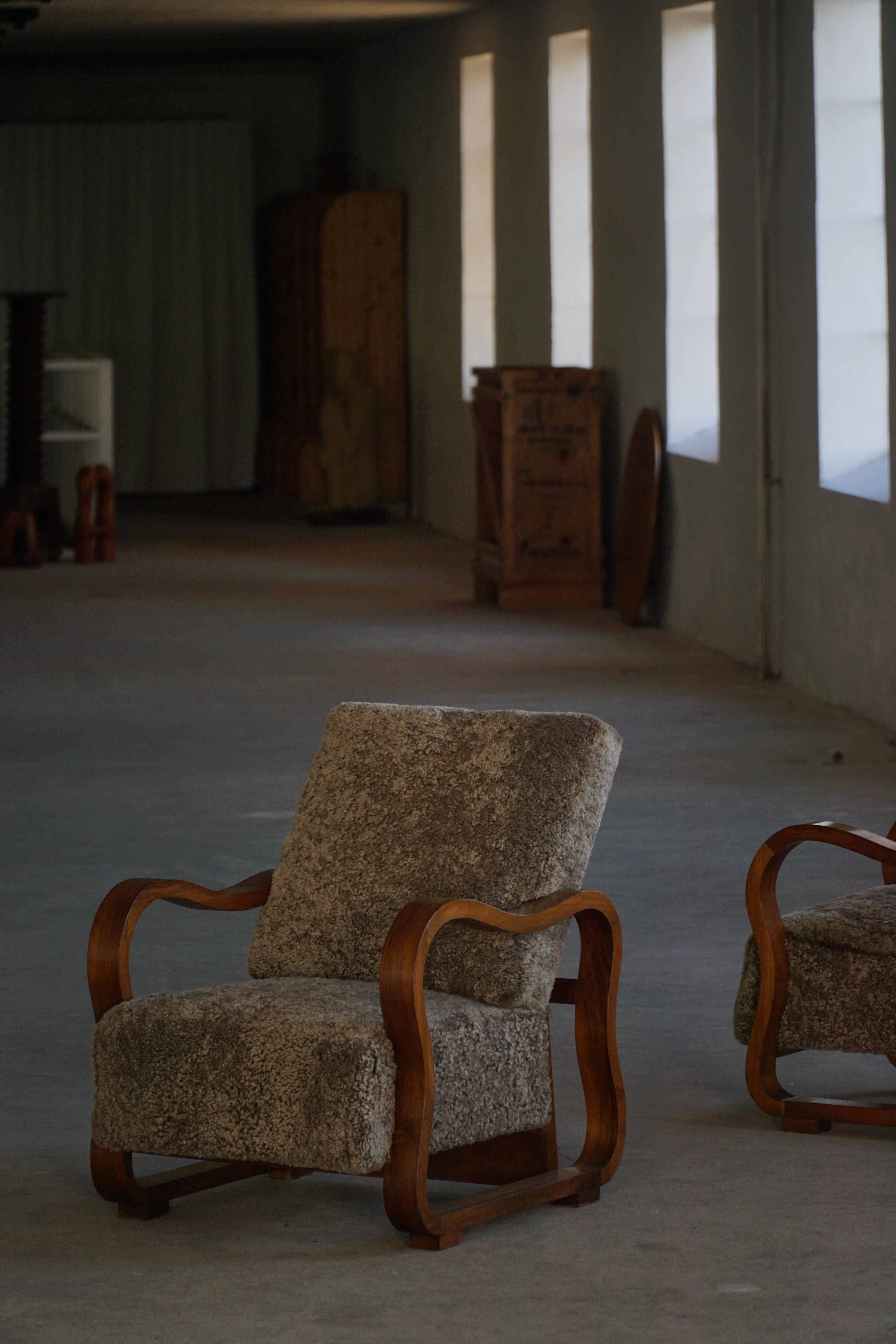 Pareja de sillones Art Decó daneses ajustables de lana de cordero y nogal, años 30 en venta 8