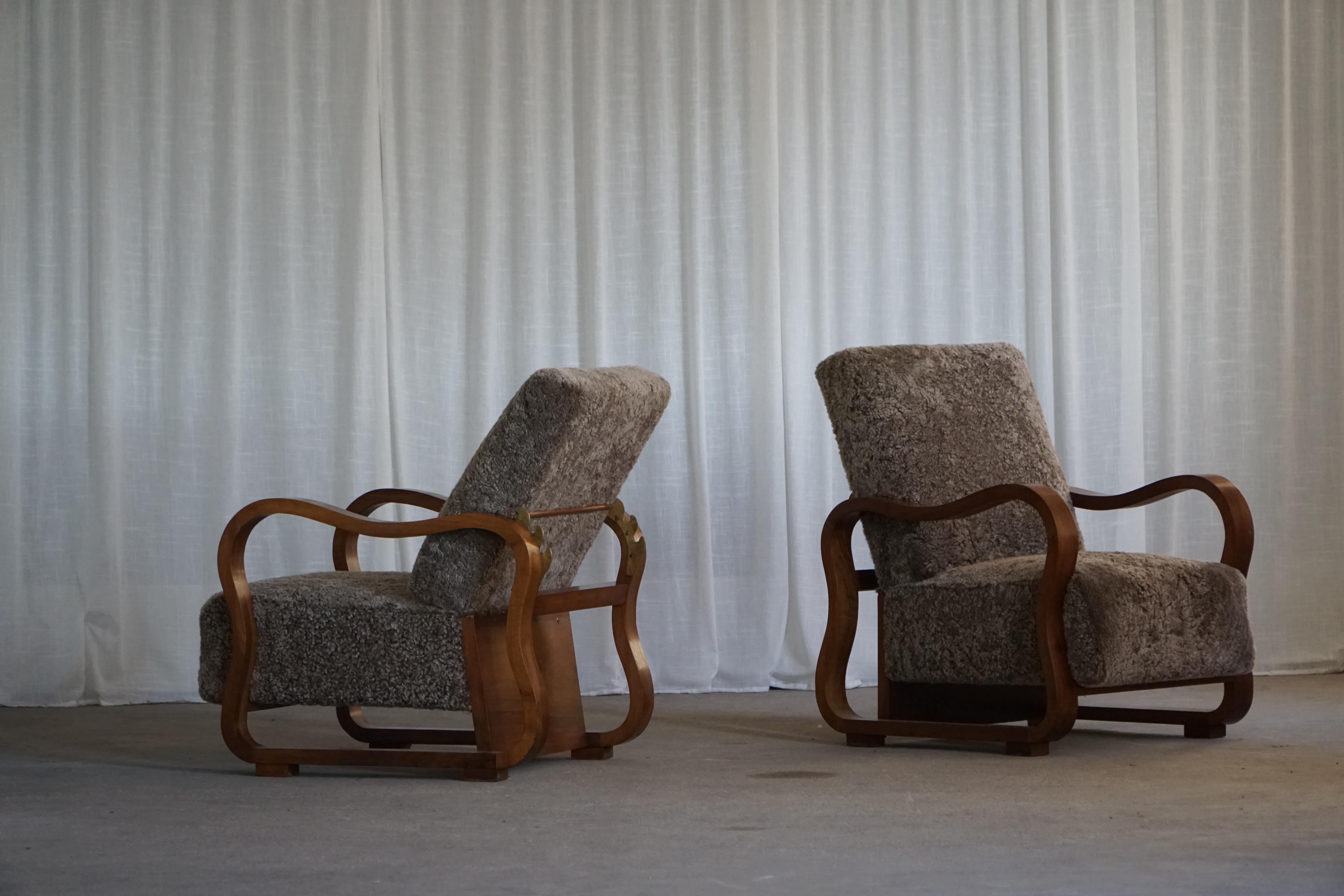 Pareja de sillones Art Decó daneses ajustables de lana de cordero y nogal, años 30 Danés en venta