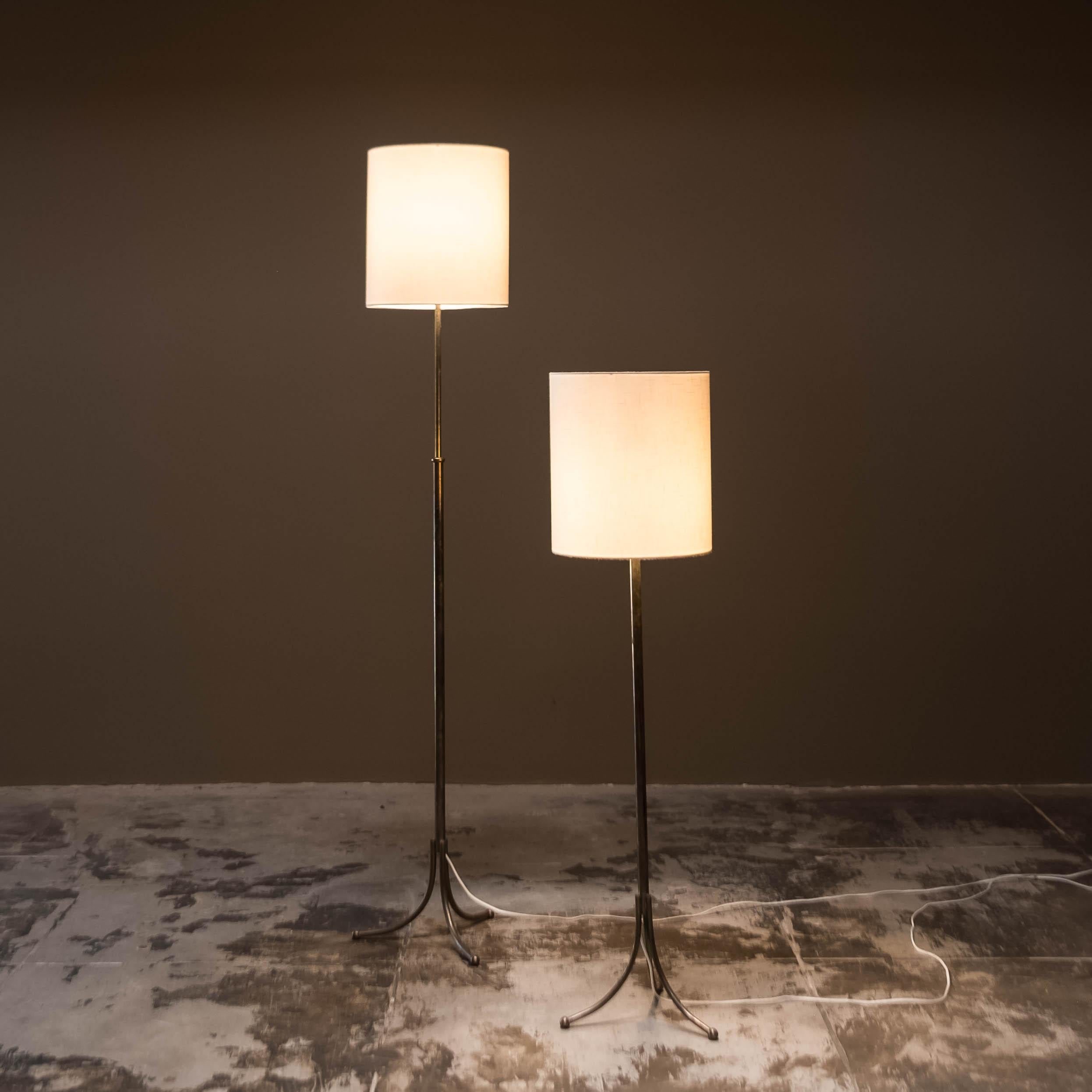 This pair of adjustable floor lamps designed by Josef Frank and made for Svenskt Tenn in the 1960s is an iconic design characterized by its elegant, organic lines and playful form. The lamp features a slender, adjustable arm that allows for