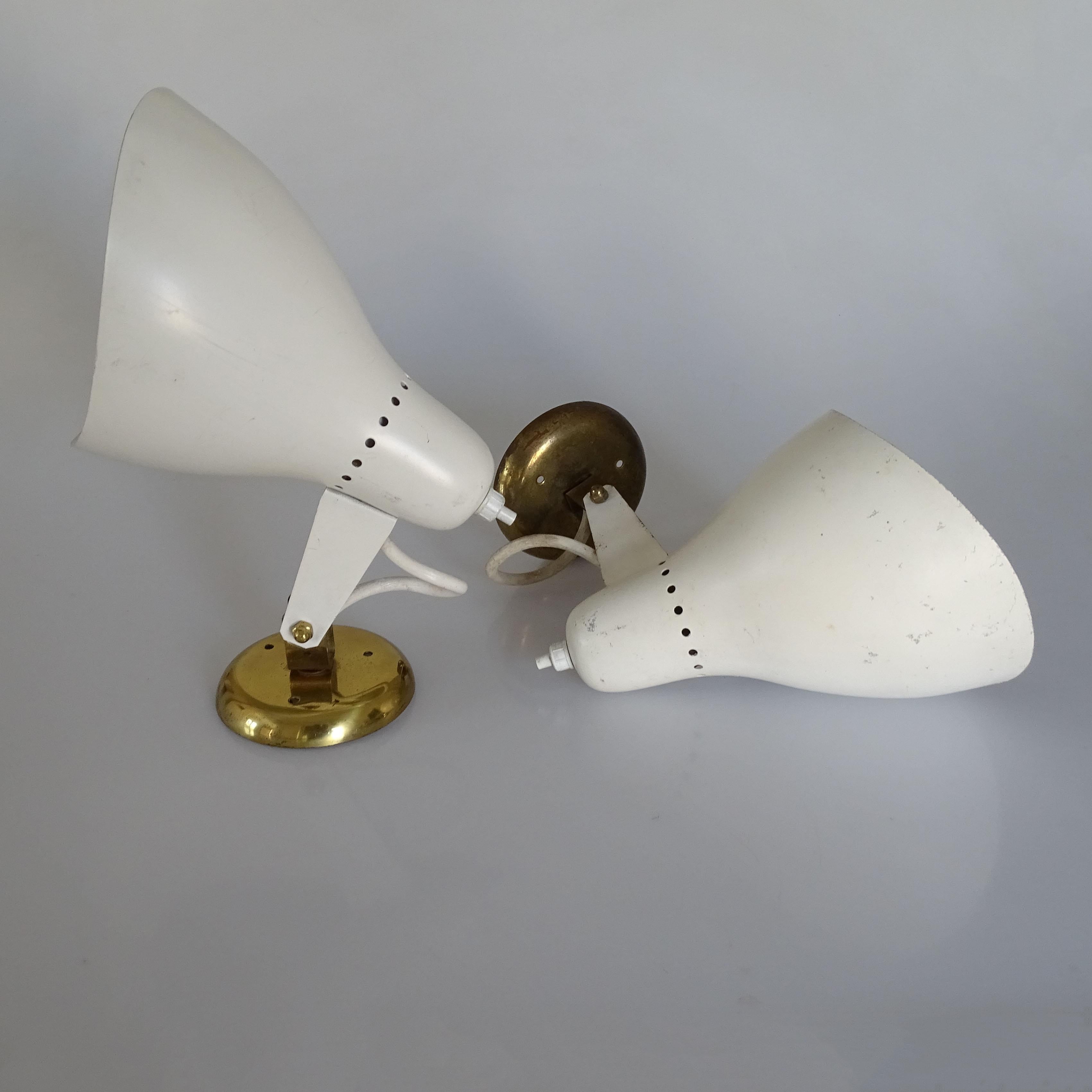 Pair of adjustable Italian 1950s wall lamps by Greco. For Sale 2