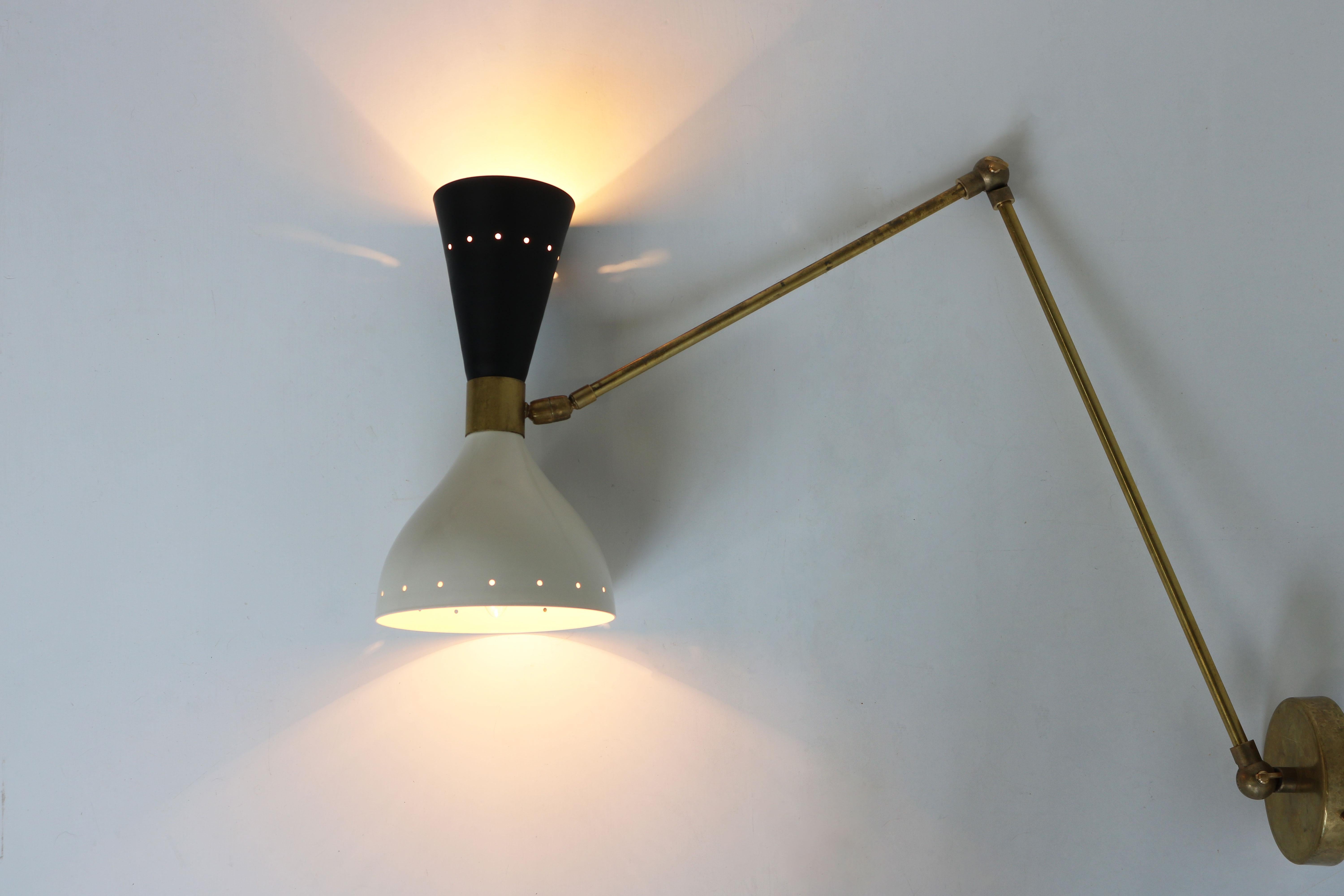 Superb pair of Italian design wall lights from the 1950s in the minimalist style of Stilnovo. 
Amazing combination with the minimalist brass frame & black/white metal shades !
The position/shape of the wall lights can be adjusted with 2 joints and