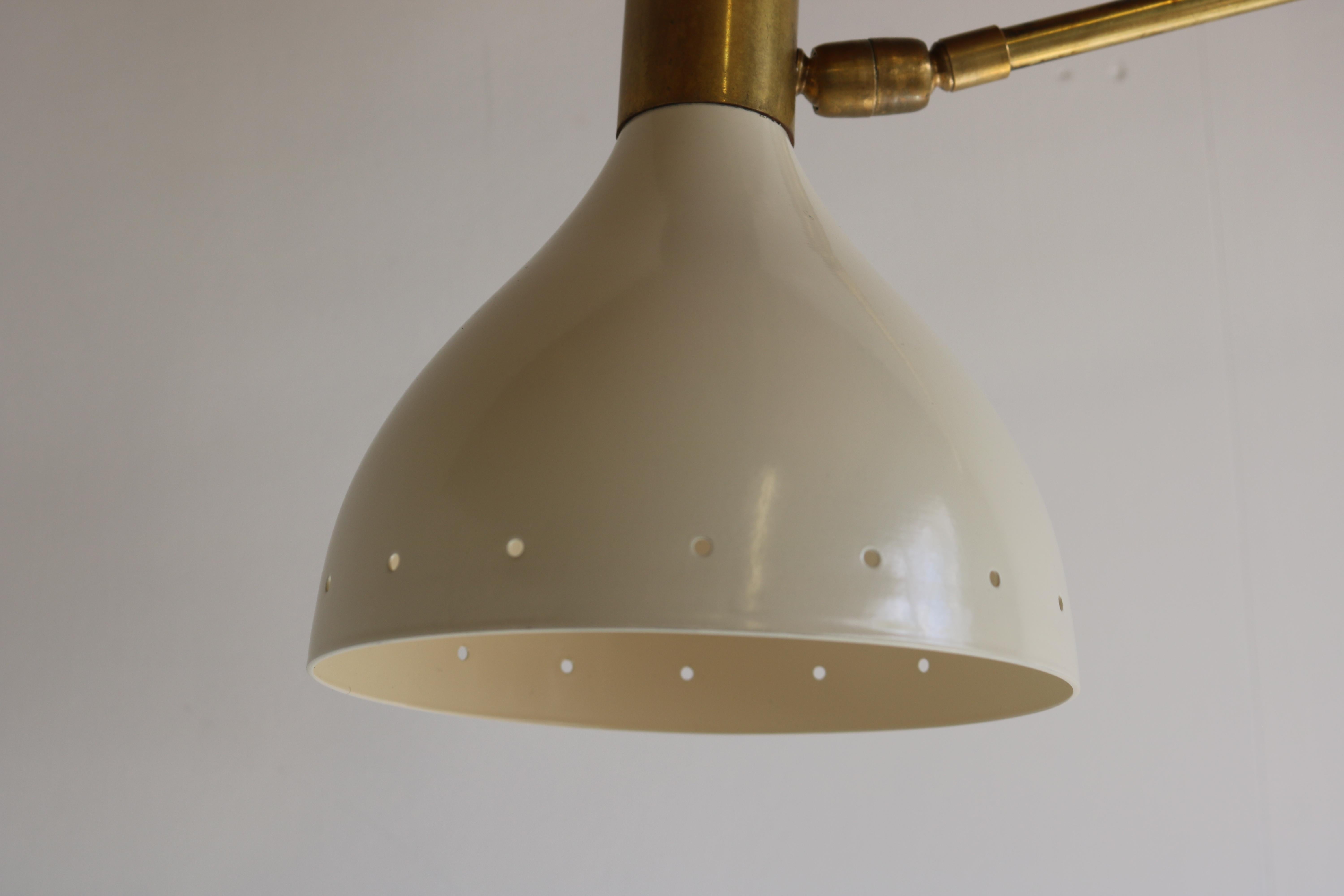 Metallo Coppia di applique regolabili in ottone bianco nero Stilnovo 1950 in vendita