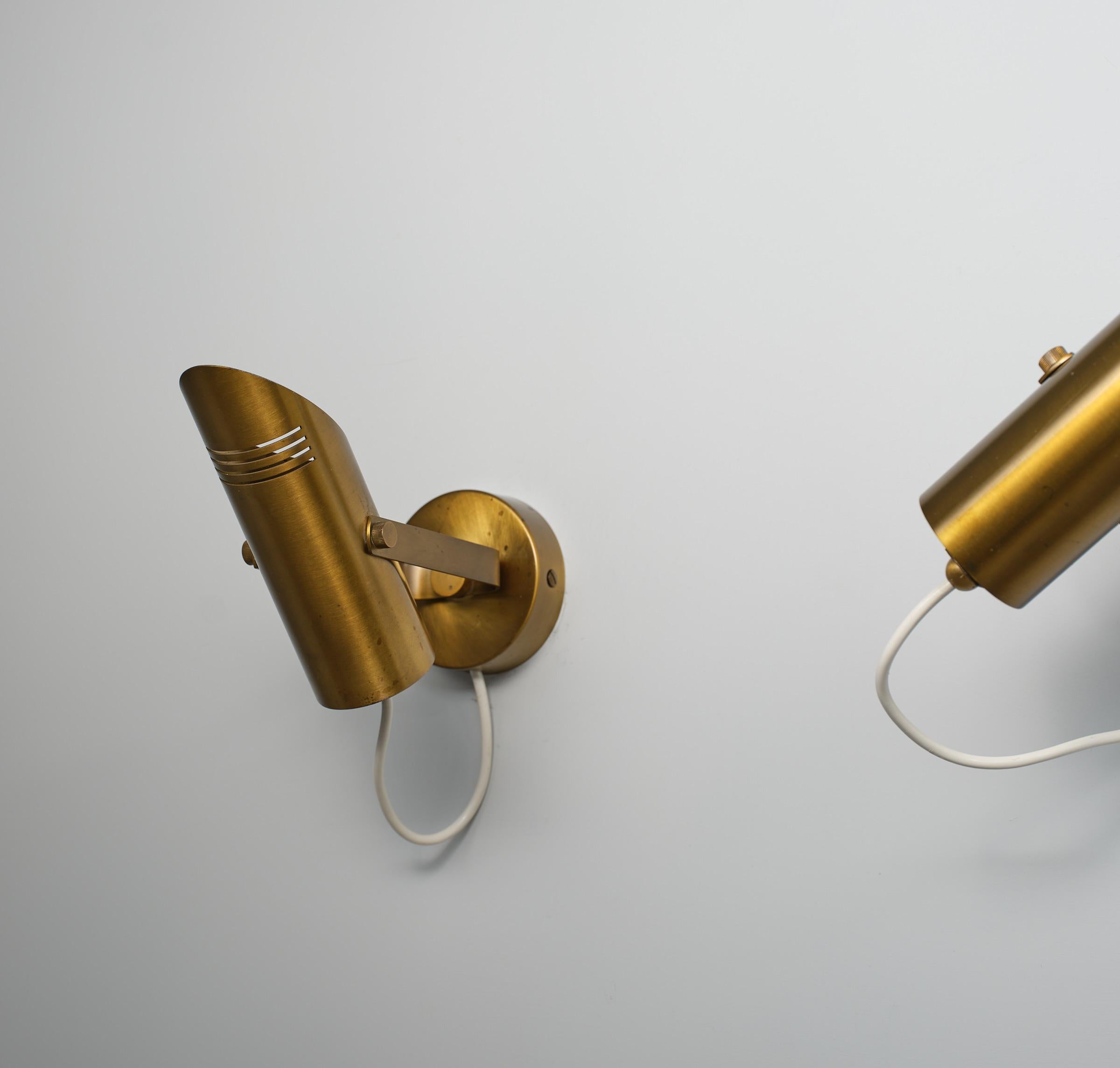 Coppia di lampade da parete regolabili in ottone italiano del metà del secolo scorso, anni '1970 in vendita 3