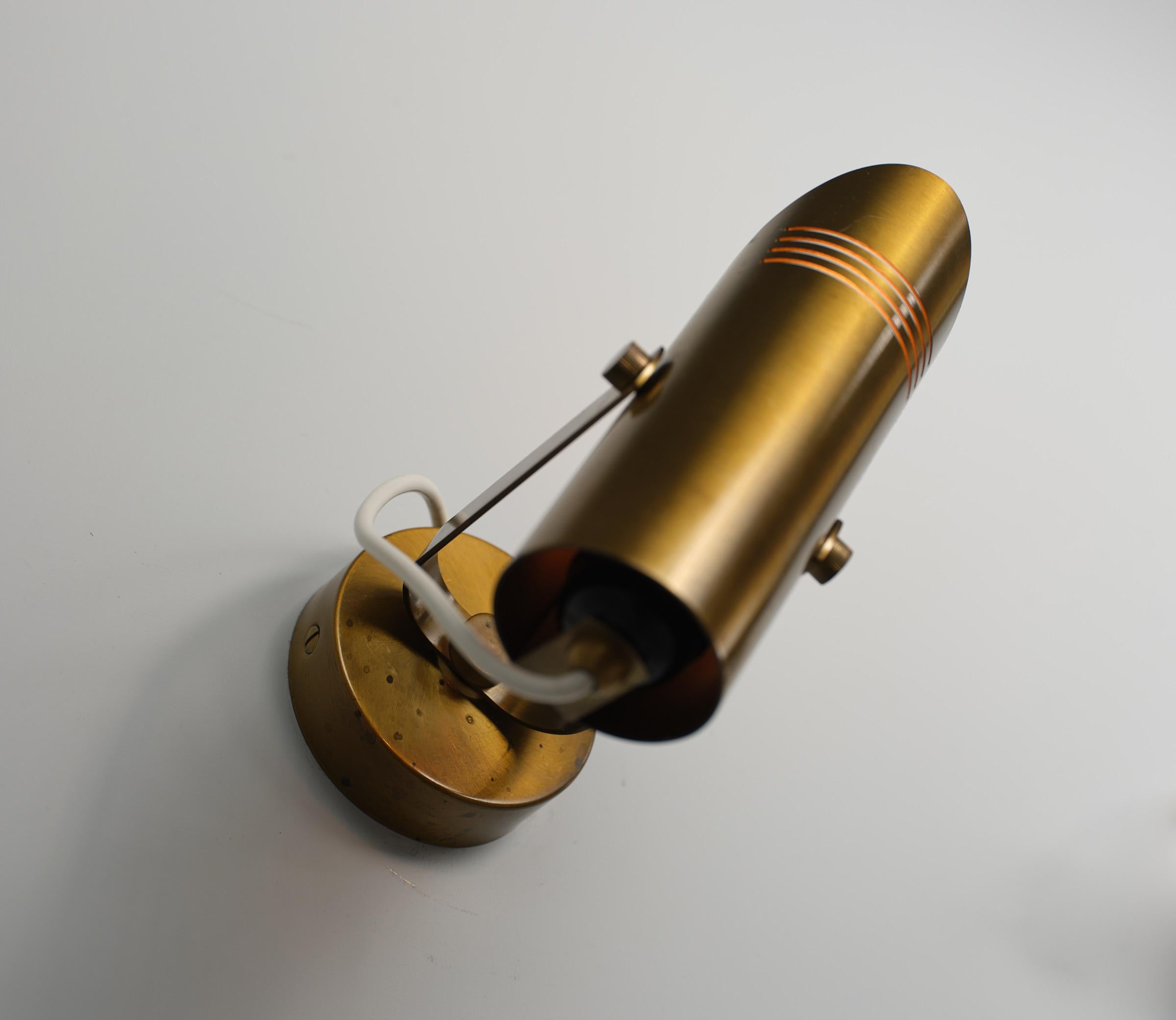 Metà XX secolo Coppia di lampade da parete regolabili in ottone italiano del metà del secolo scorso, anni '1970 in vendita