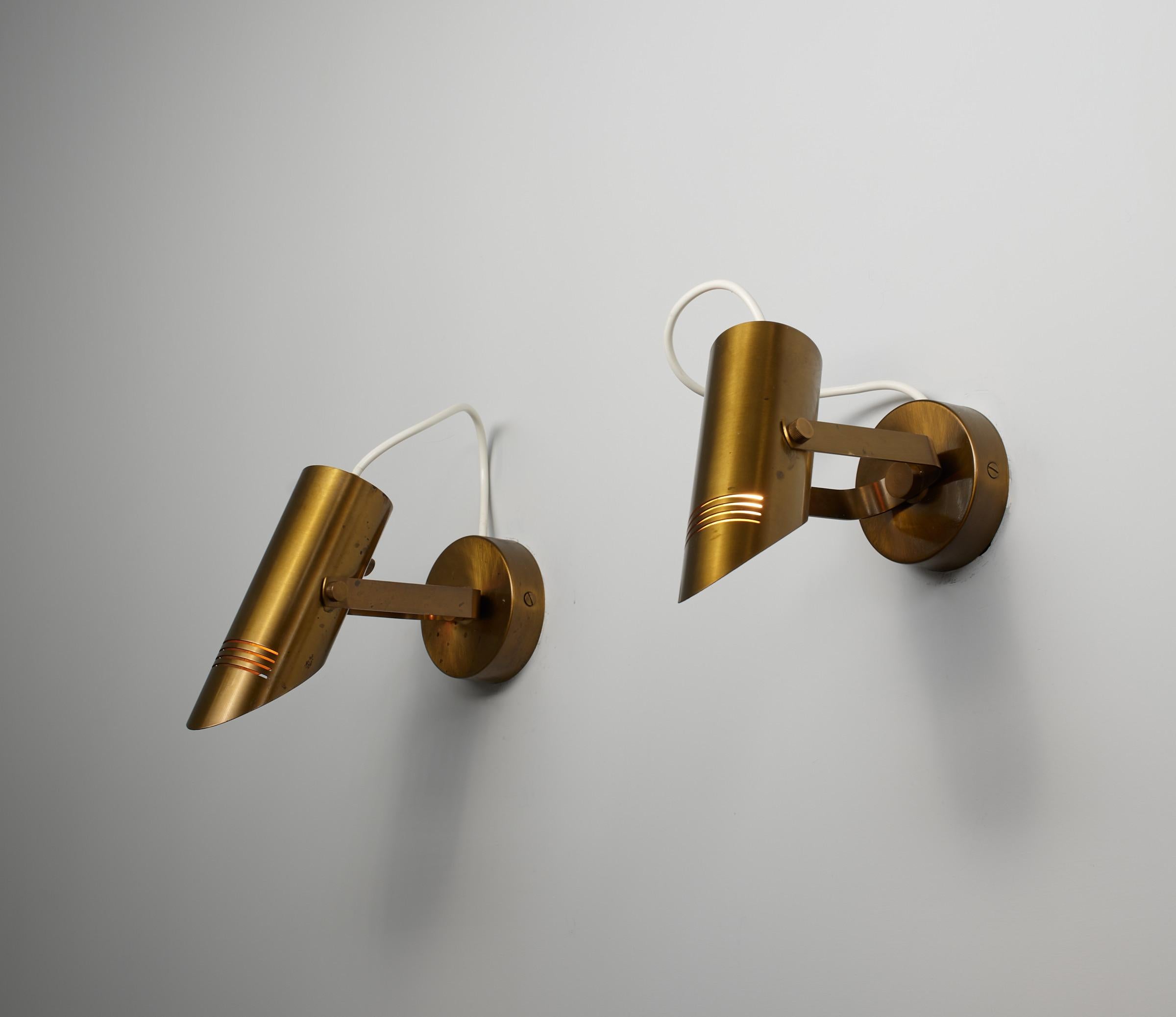 Coppia di lampade da parete regolabili in ottone italiano del metà del secolo scorso, anni '1970 in vendita 2