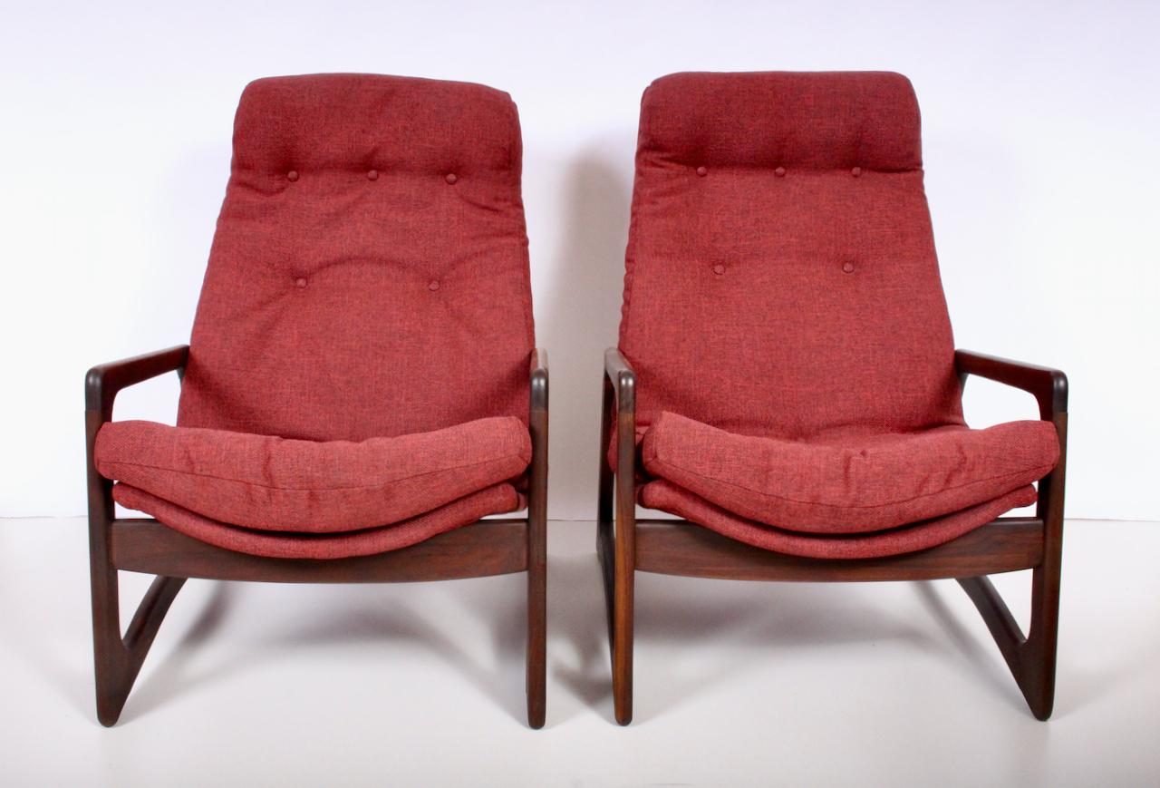 American Pair of Adrian Pearsall for Craft Associates Walnut Lounge Chairs, 1960's For Sale