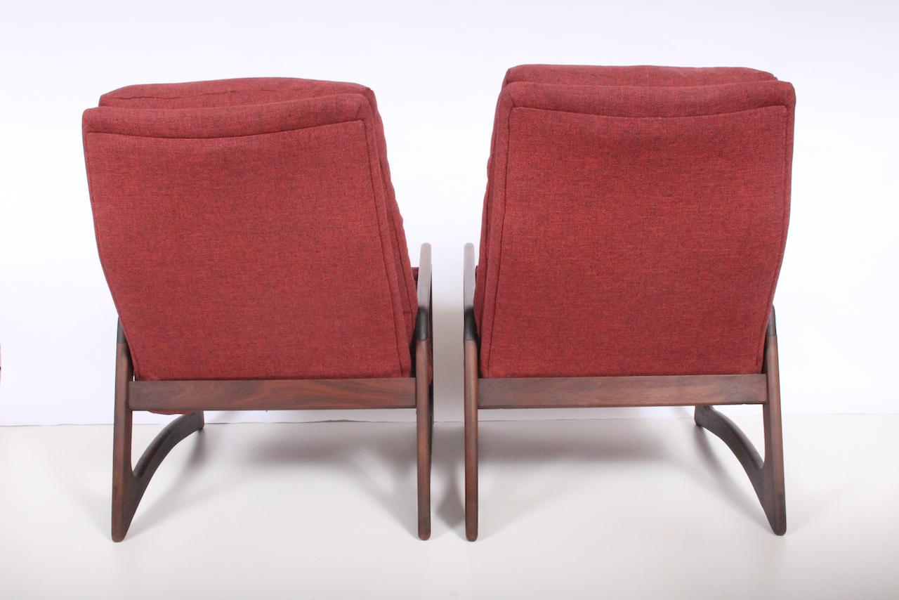 Paar Adrian Pearsall für Craft Associates Loungesessel aus Nussbaumholz, 1960er Jahre im Zustand „Gut“ im Angebot in Bainbridge, NY