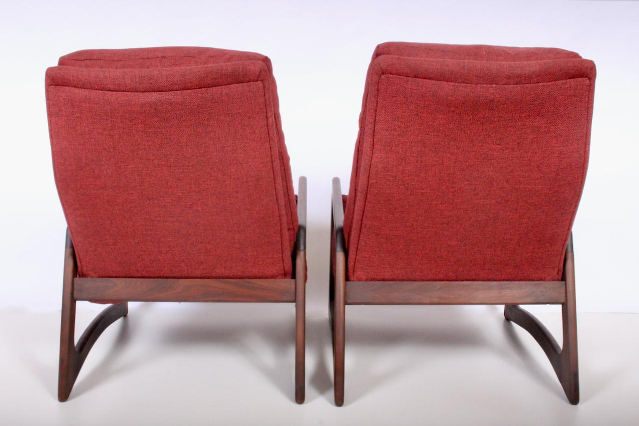 Mid-20th Century Pair of Adrian Pearsall for Craft Associates Walnut Lounge Chairs, 1960's For Sale