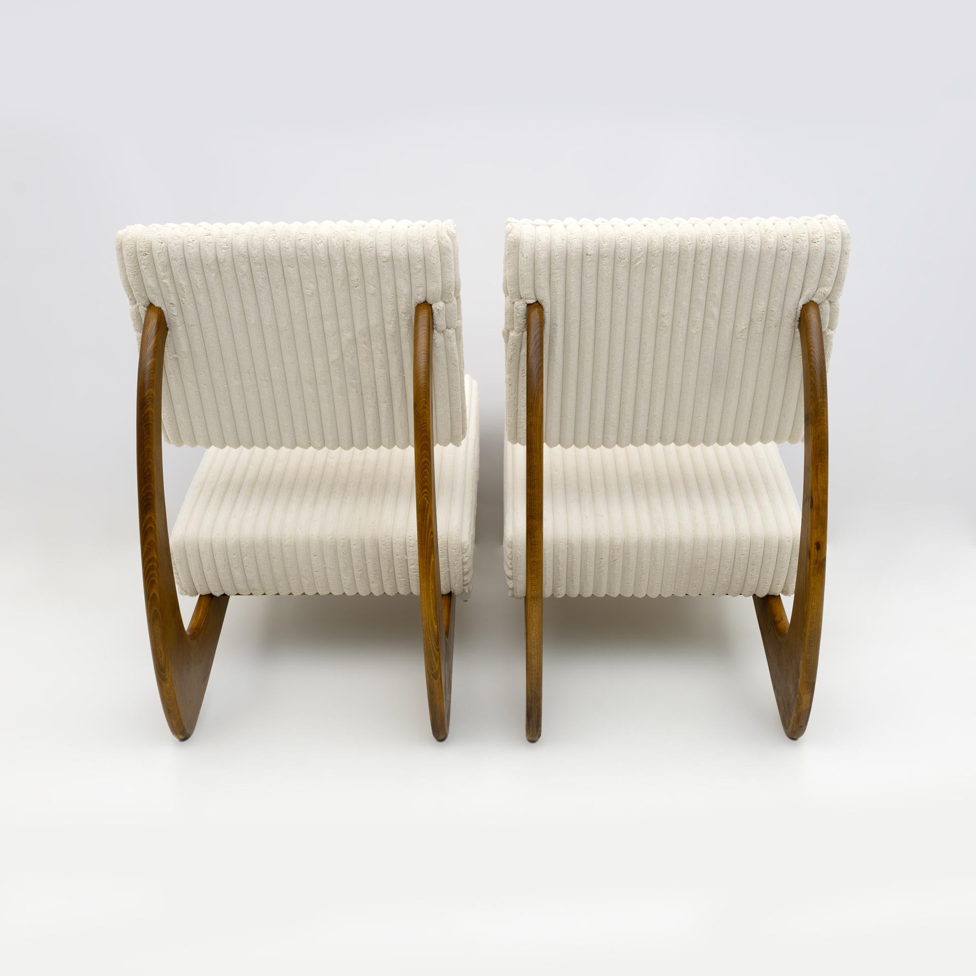 Paar Adrian Pearsall-Loungesessel aus Nussbaumholz aus der Mitte des Jahrhunderts für Craft Associates im Angebot 1