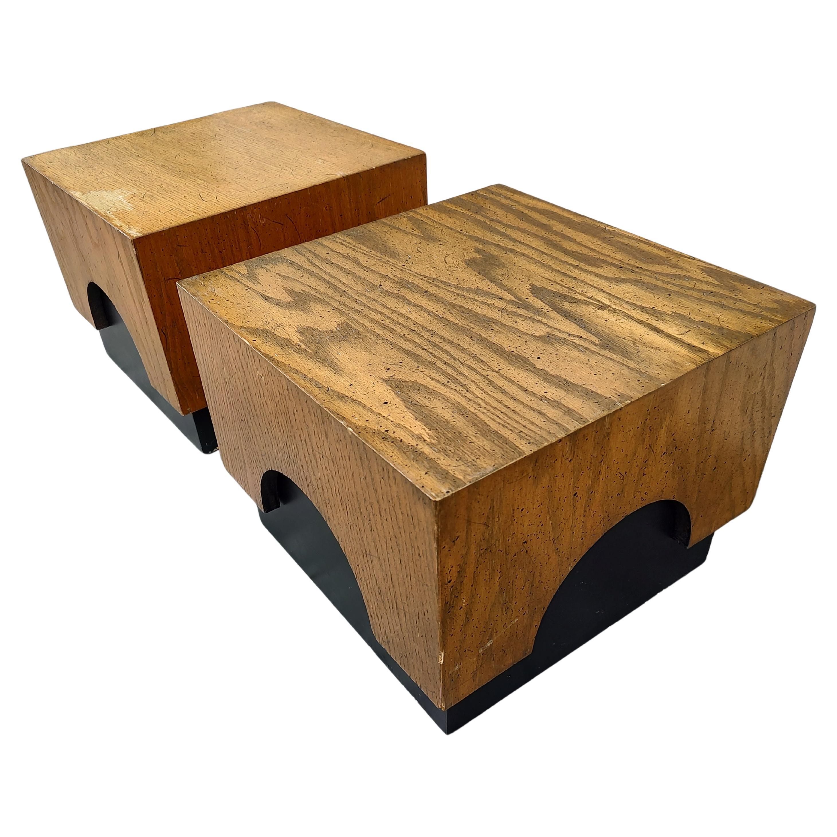 Mordenzato Coppia di tavolini bassi in stile Adrian Pearsall C1967 in vendita