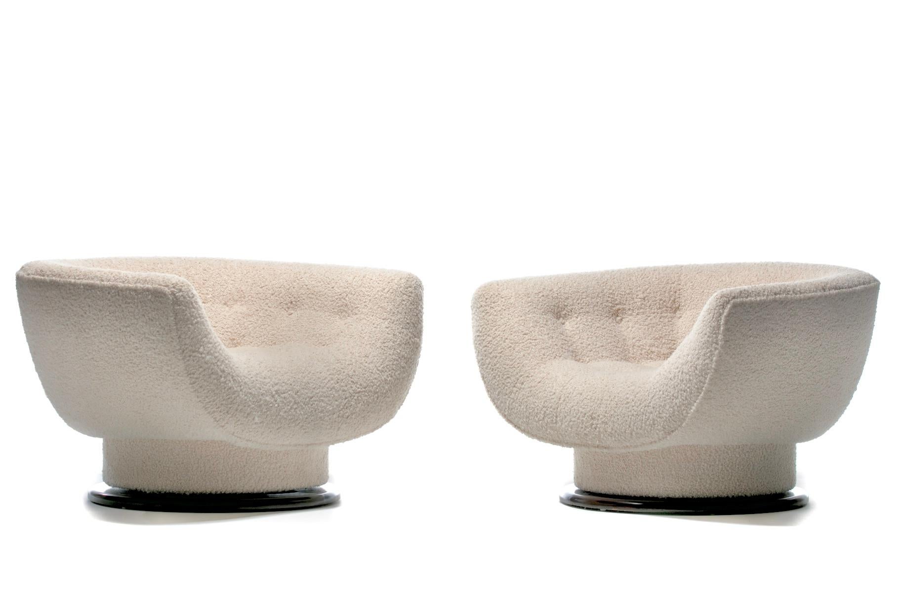 Mid-Century Modern Pair of Adrian Pearsall Attributed Swivel Lounge Chairs in Ivory Bouclé For Sale