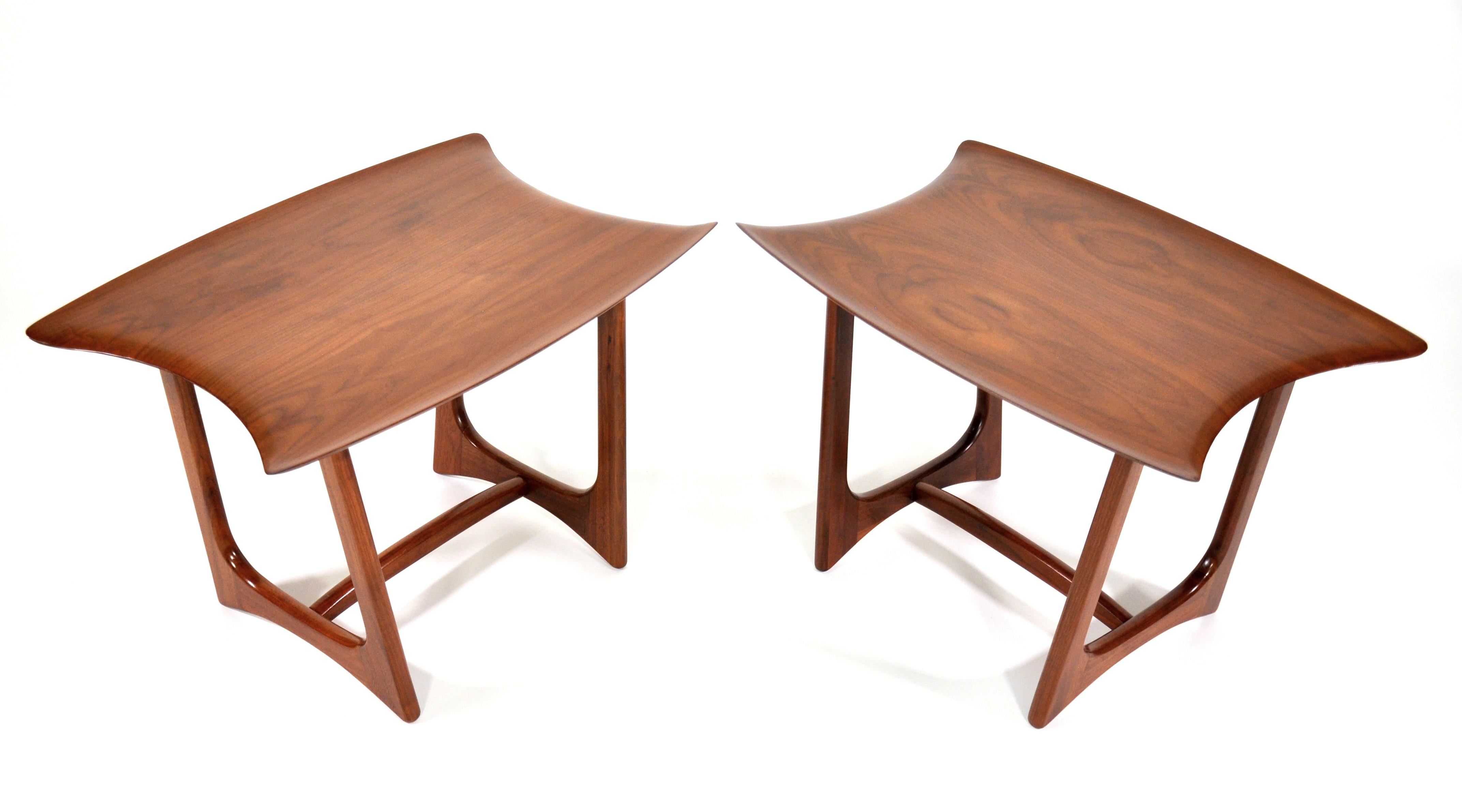 Pair of Adrian Pearsall Walnut Stingray Tables by Craft Associates, 1950s In Good Condition In Miami, FL