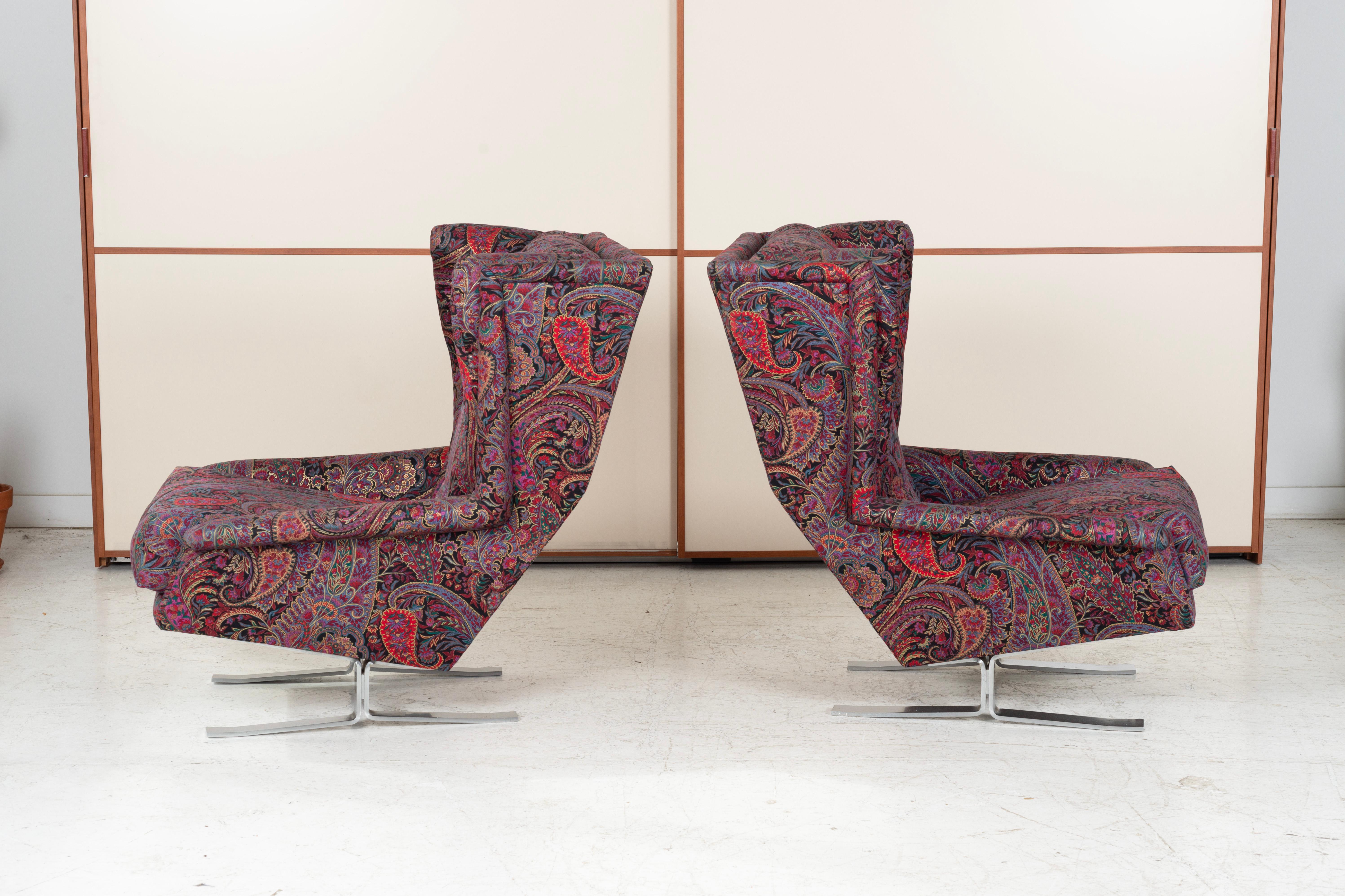 Paar Adrian Pearsall Wingback Lounge Chairs im Zustand „Gut“ im Angebot in Chicago, IL