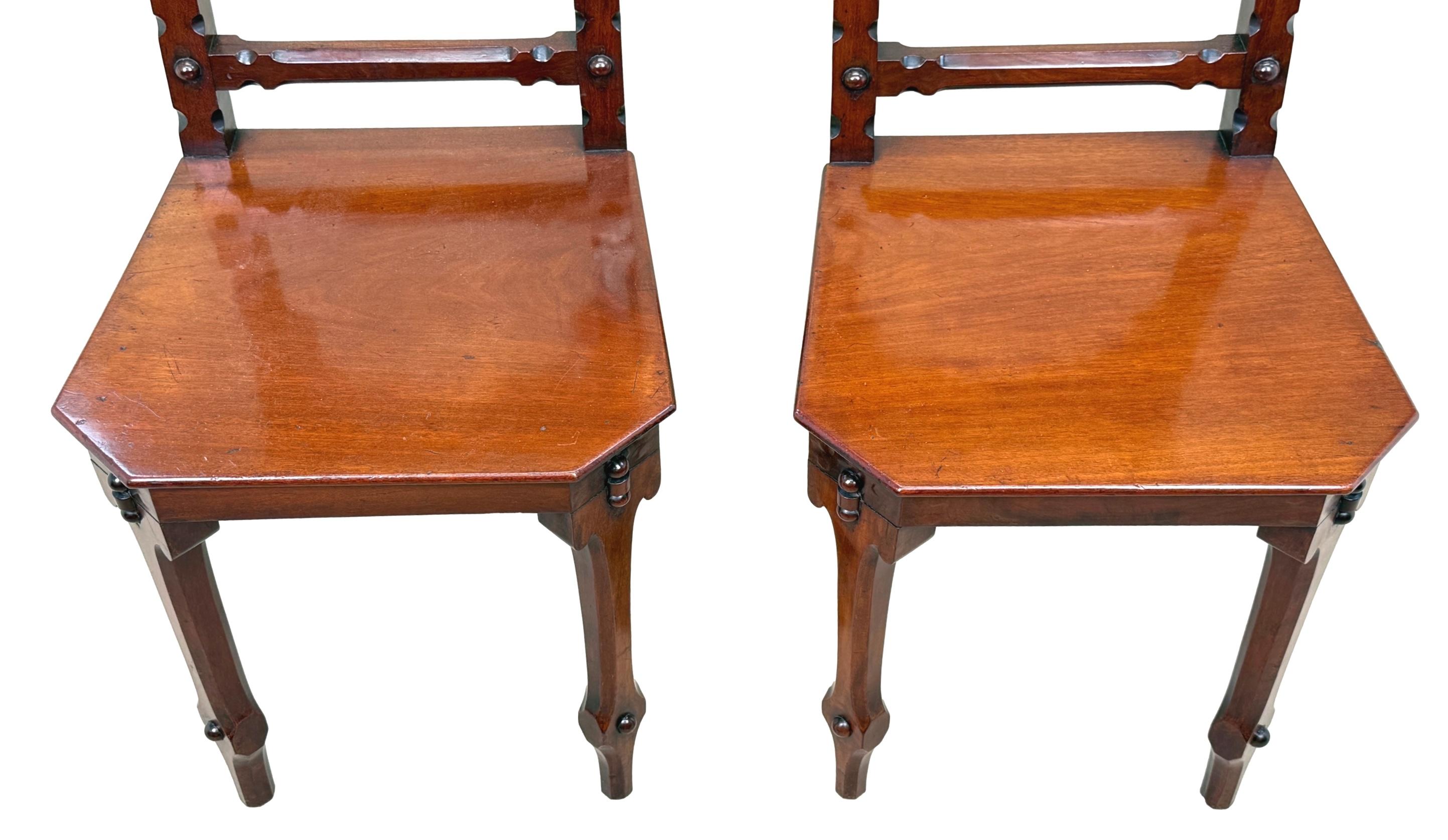 Paar Ästhetisches Design Viktorianische Mahagoni-Hallenstühle (Englisch) im Angebot