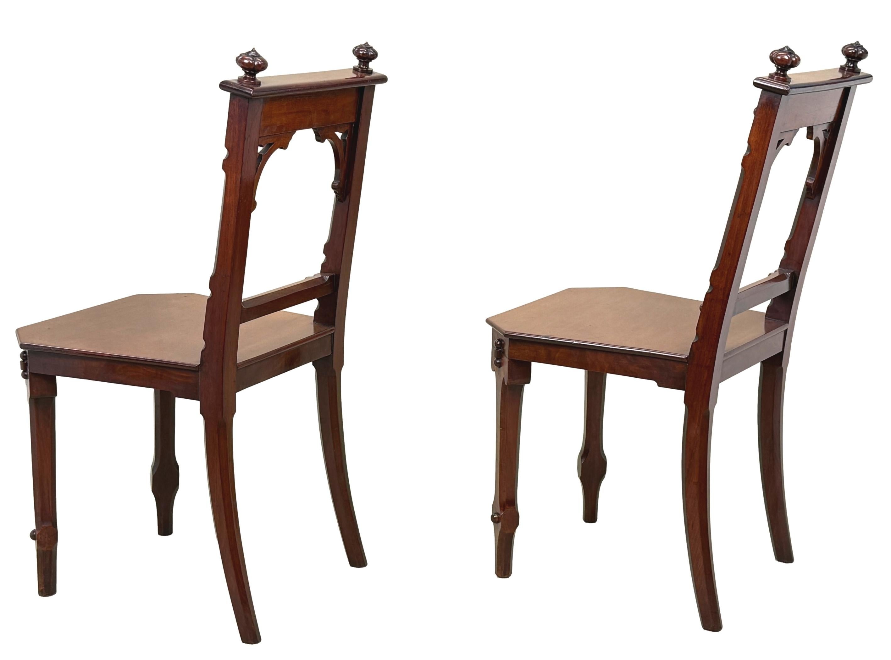 Paar Ästhetisches Design Viktorianische Mahagoni-Hallenstühle im Zustand „Gut“ im Angebot in Bedfordshire, GB