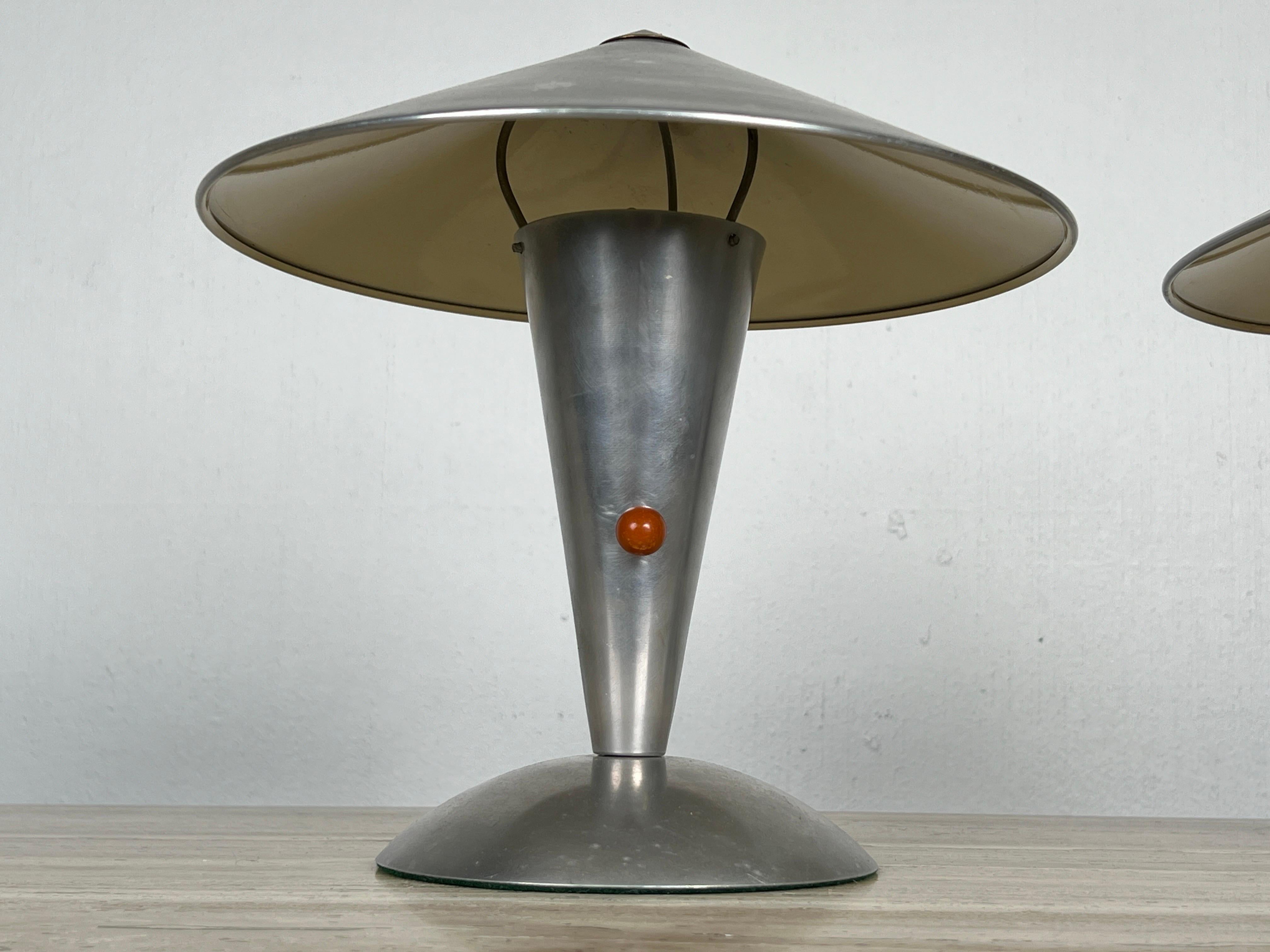 Paar AF 4 Tischlampen von Walter von Nessen im Angebot 5