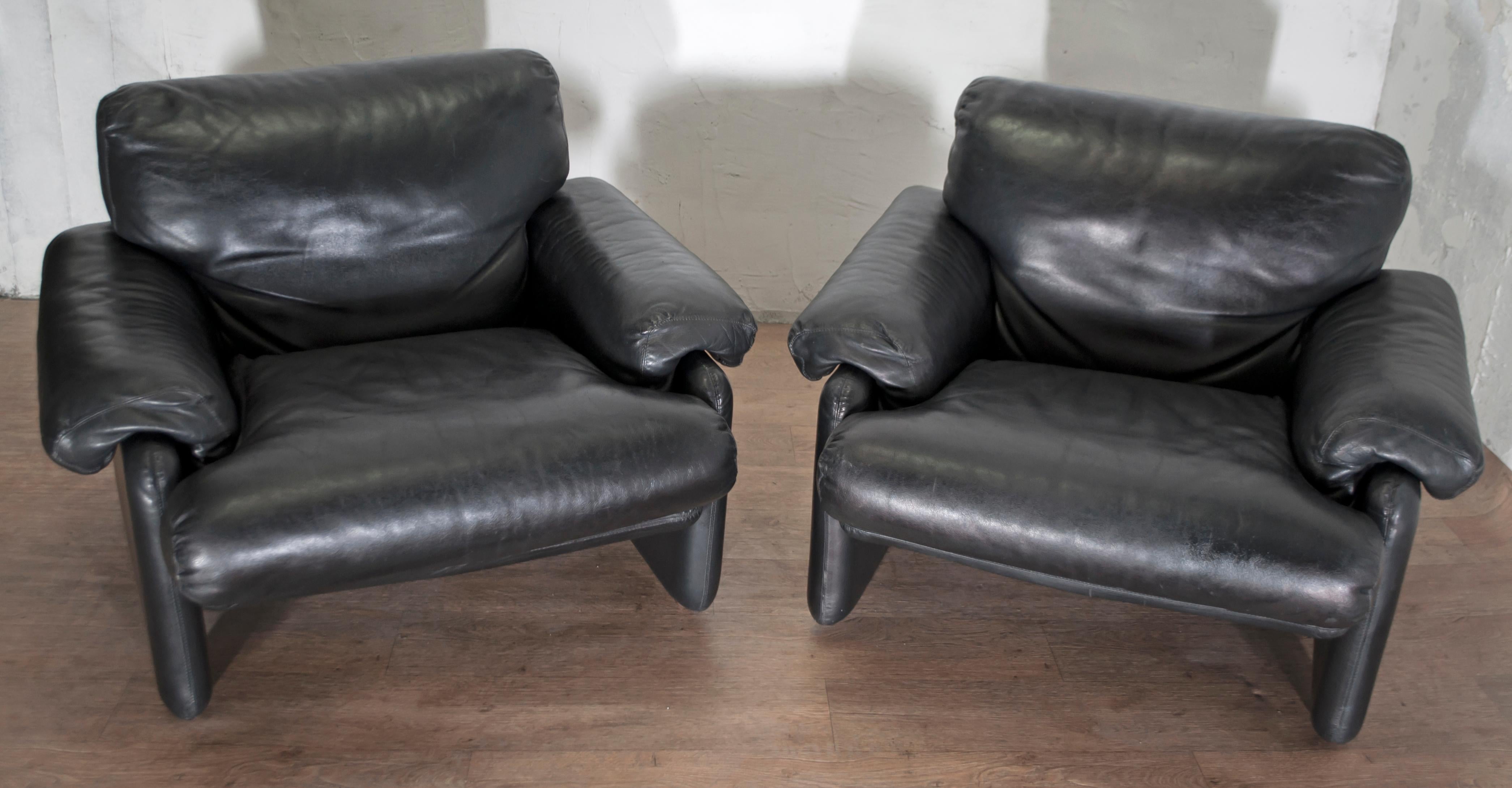 This pair of armchairs upholstered in genuine black leather were designed by Tobia & Afra Scarpa and produced by B&B Italia in the 1960s, using the injection molding technology discovered in London by Busnelli.