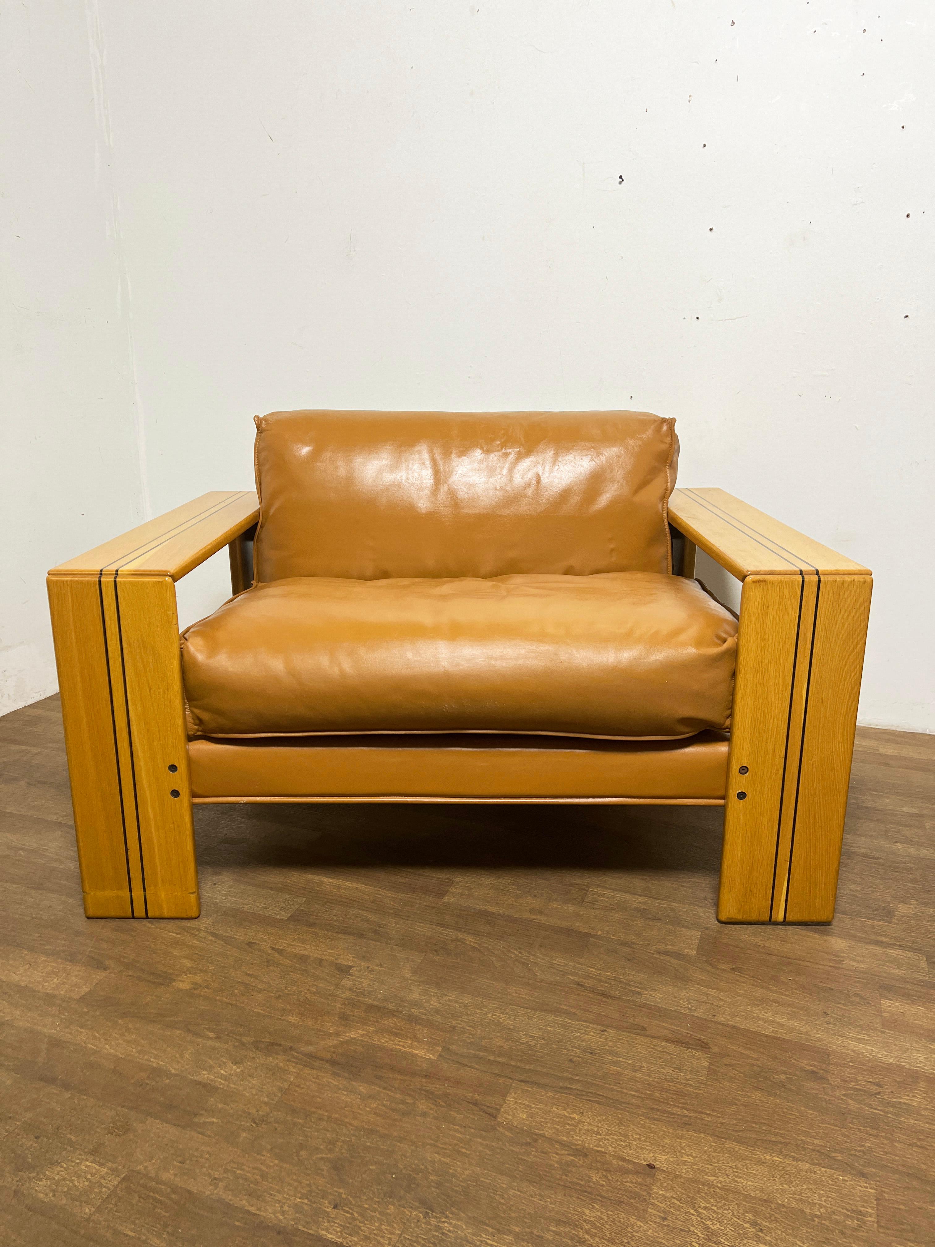 A pair of oversized Artona armchairs (45 3/8