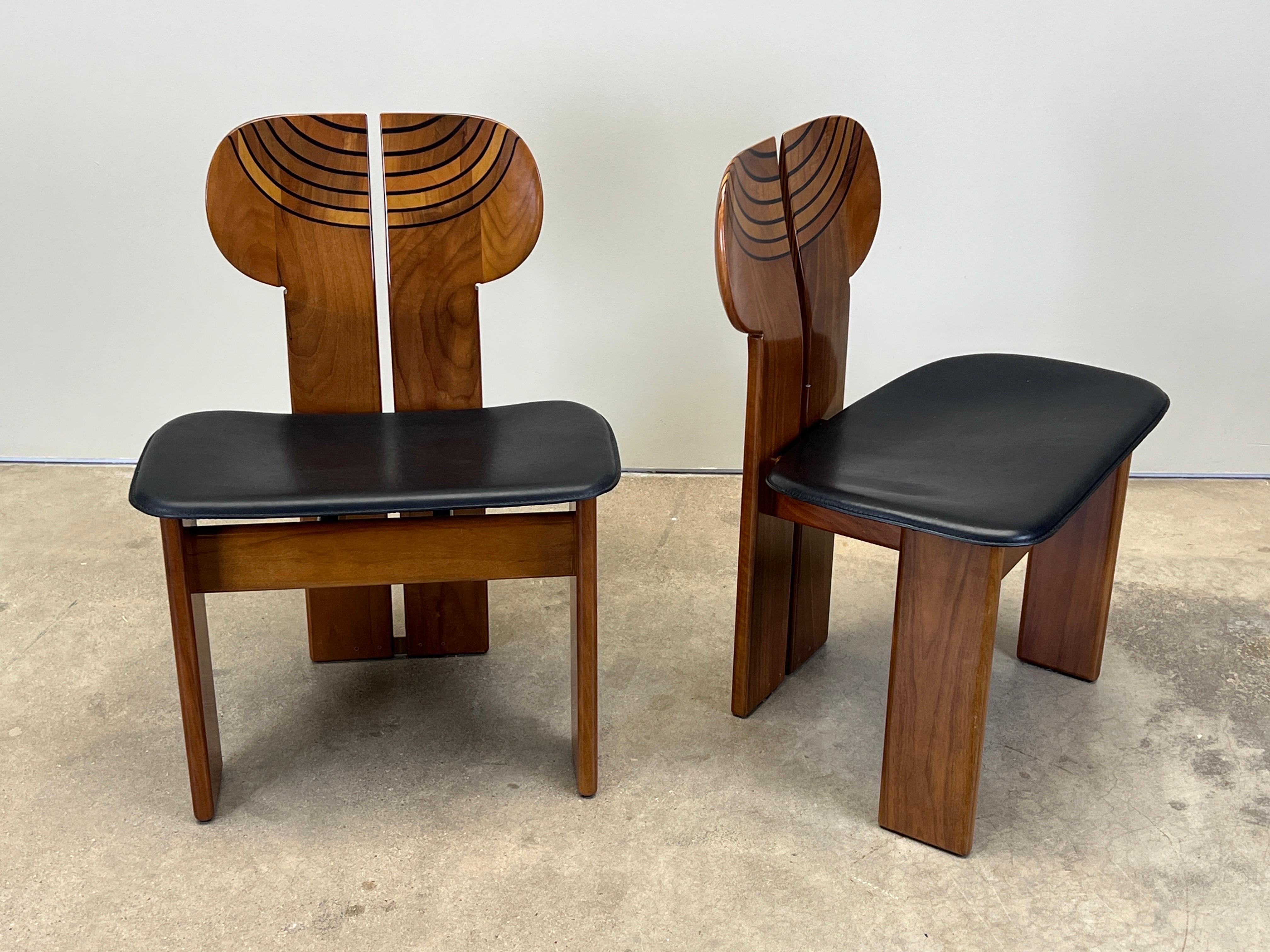 Fine XX secolo Coppia di sedie Africa di Afra & Tobia Scarpa per Maxalto in vendita