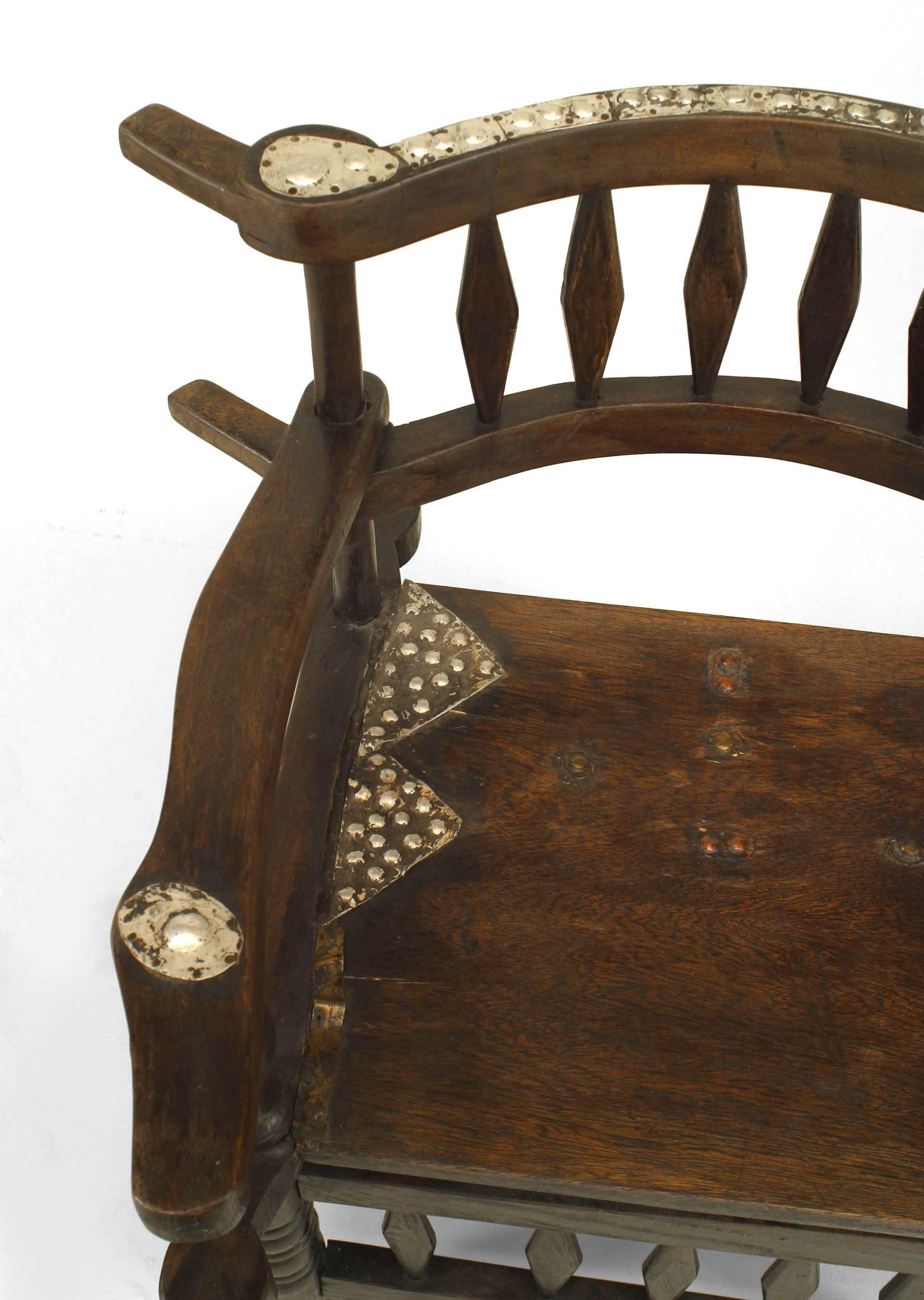 Métal Paire de fauteuils africains en bois dur et diamants en vente